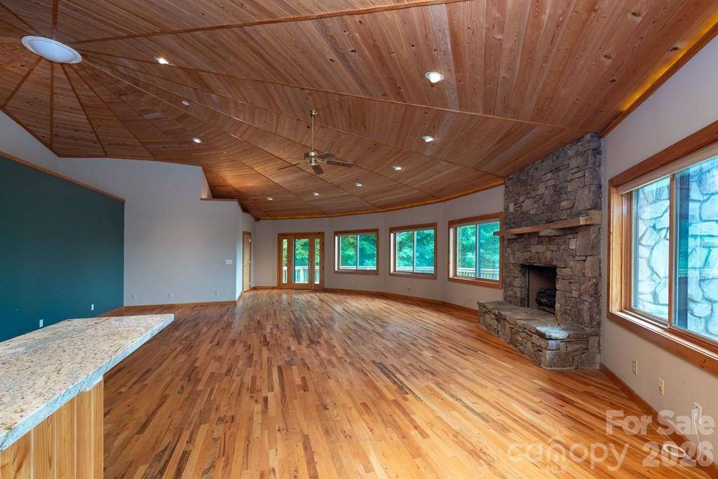417 Quiet Forest LN, Sylva, NC 28779