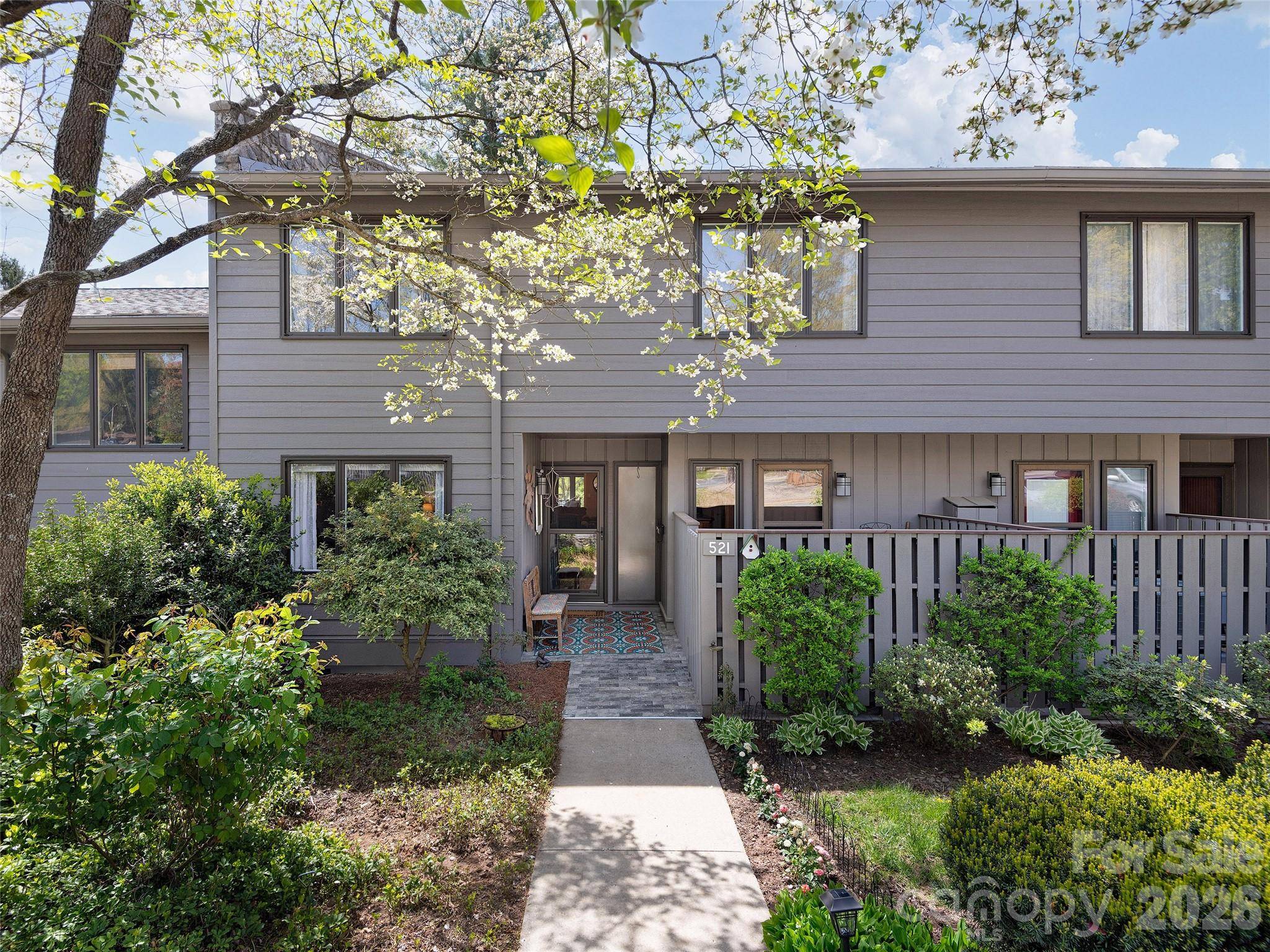 521 Crowfields LN, Asheville, NC 28803