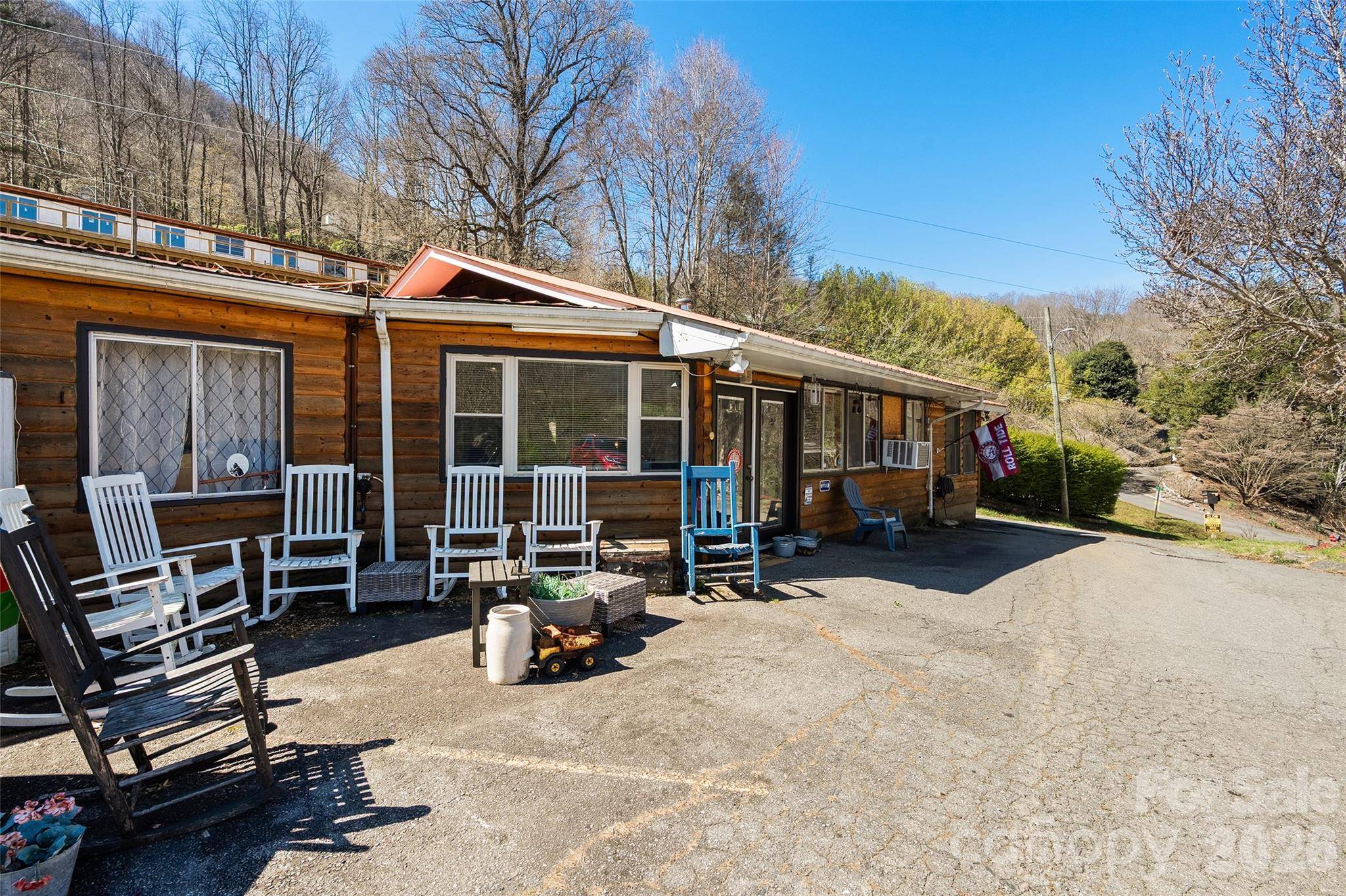 179 Lewis LN, Maggie Valley, NC 28751