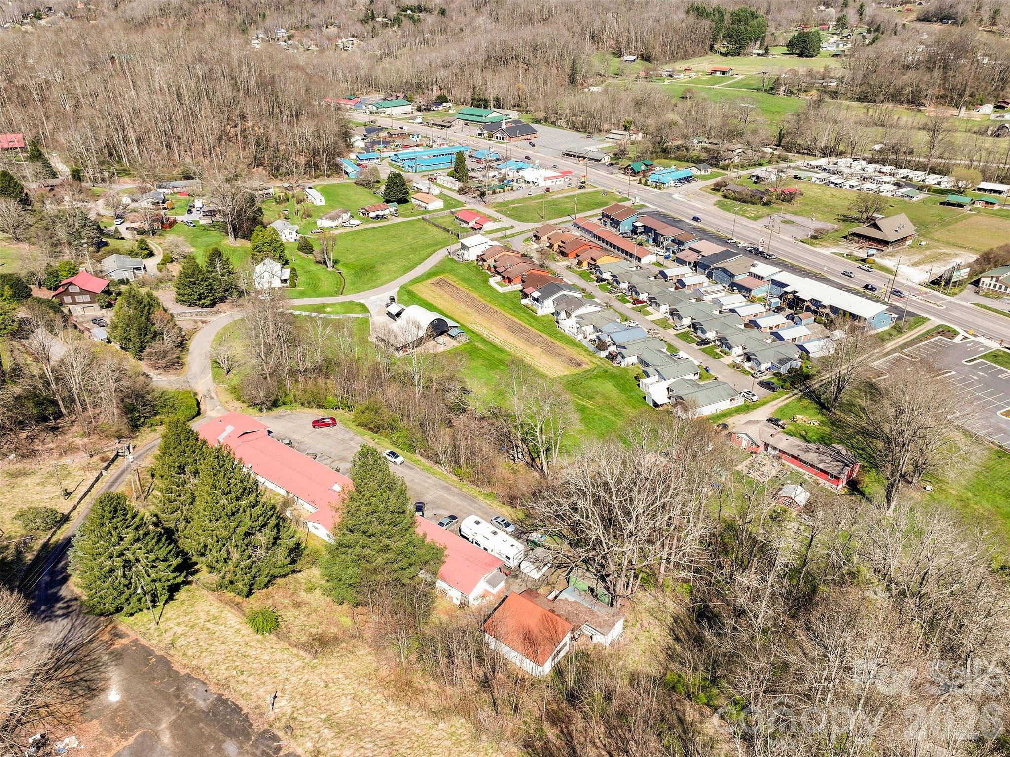 179 Lewis LN, Maggie Valley, NC 28751