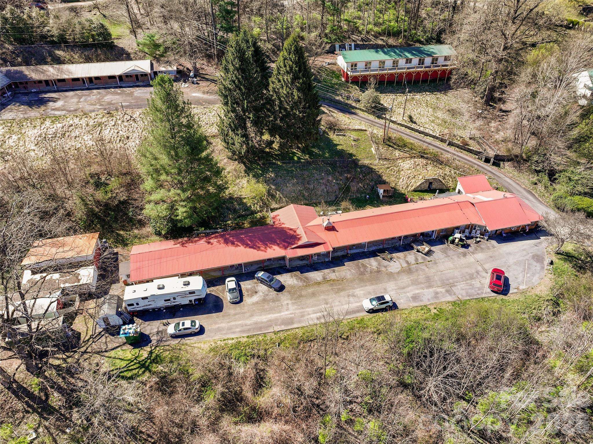 179 Lewis LN, Maggie Valley, NC 28751