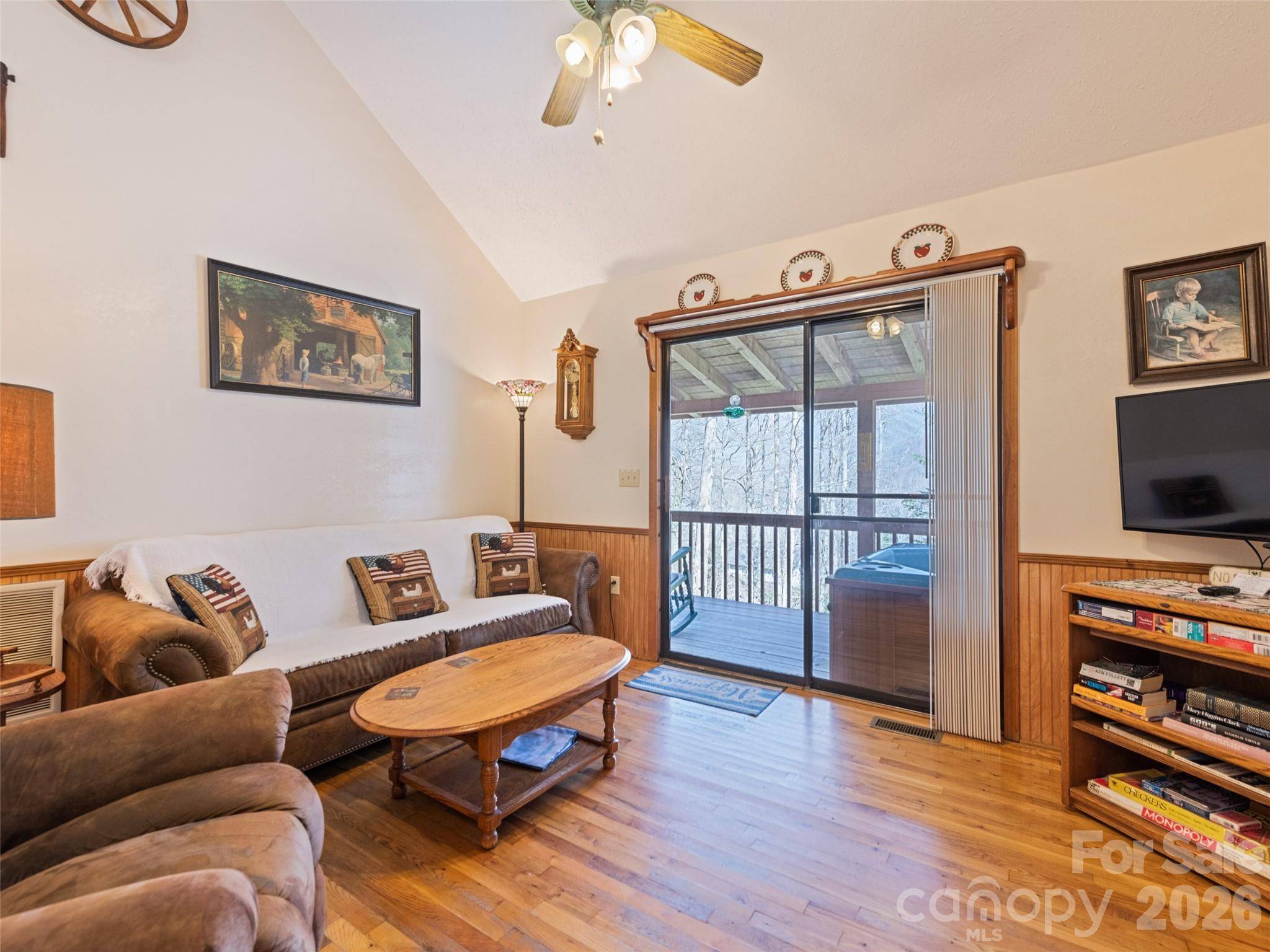 46 Stump LN, Maggie Valley, NC 28751