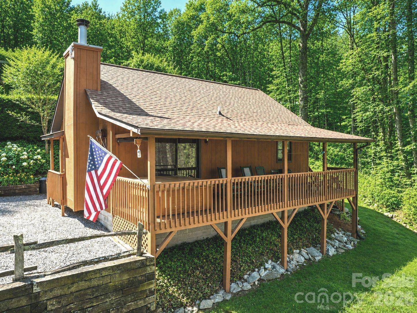 46 Stump LN, Maggie Valley, NC 28751