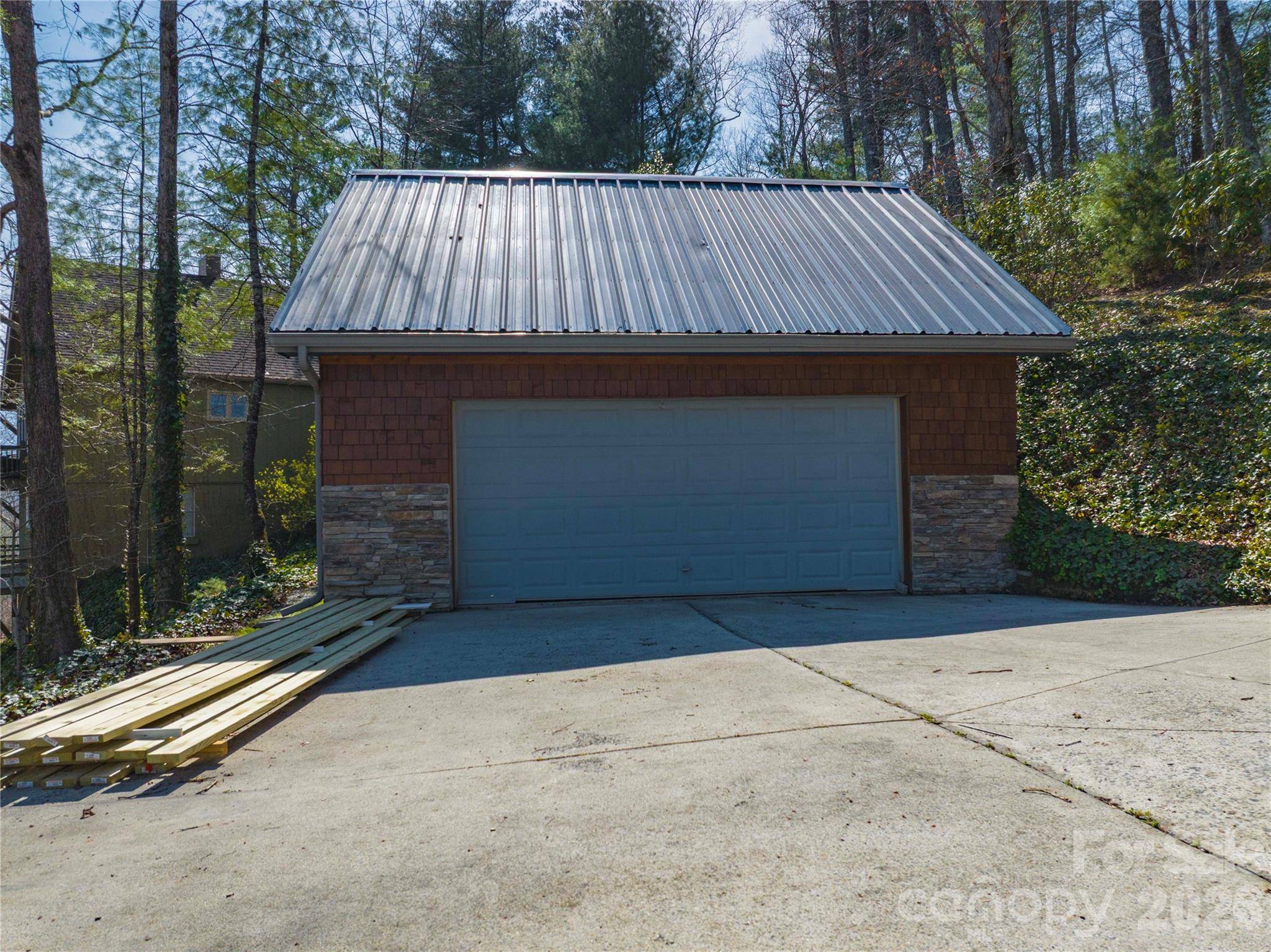 369 Deals Gap RD, Robbinsville, NC 28771