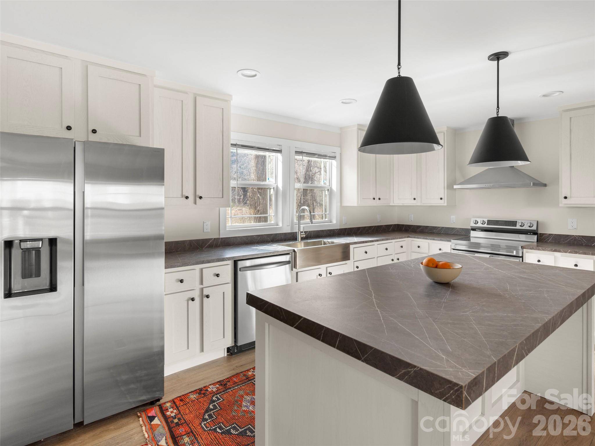 2095 Emmas Grove RD, Fairview, NC 28730