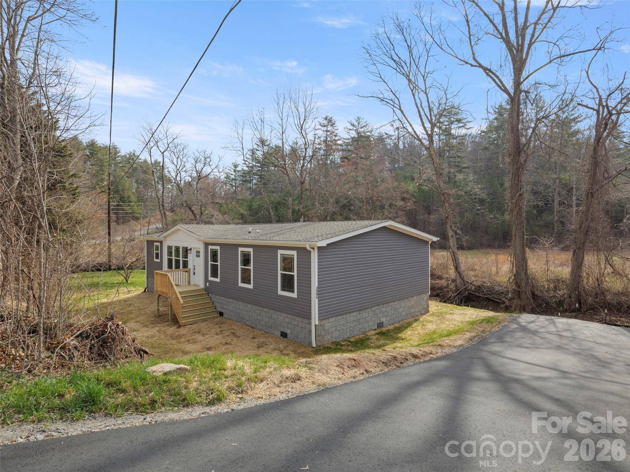 2095 Emmas Grove RD, Fairview, NC 28730