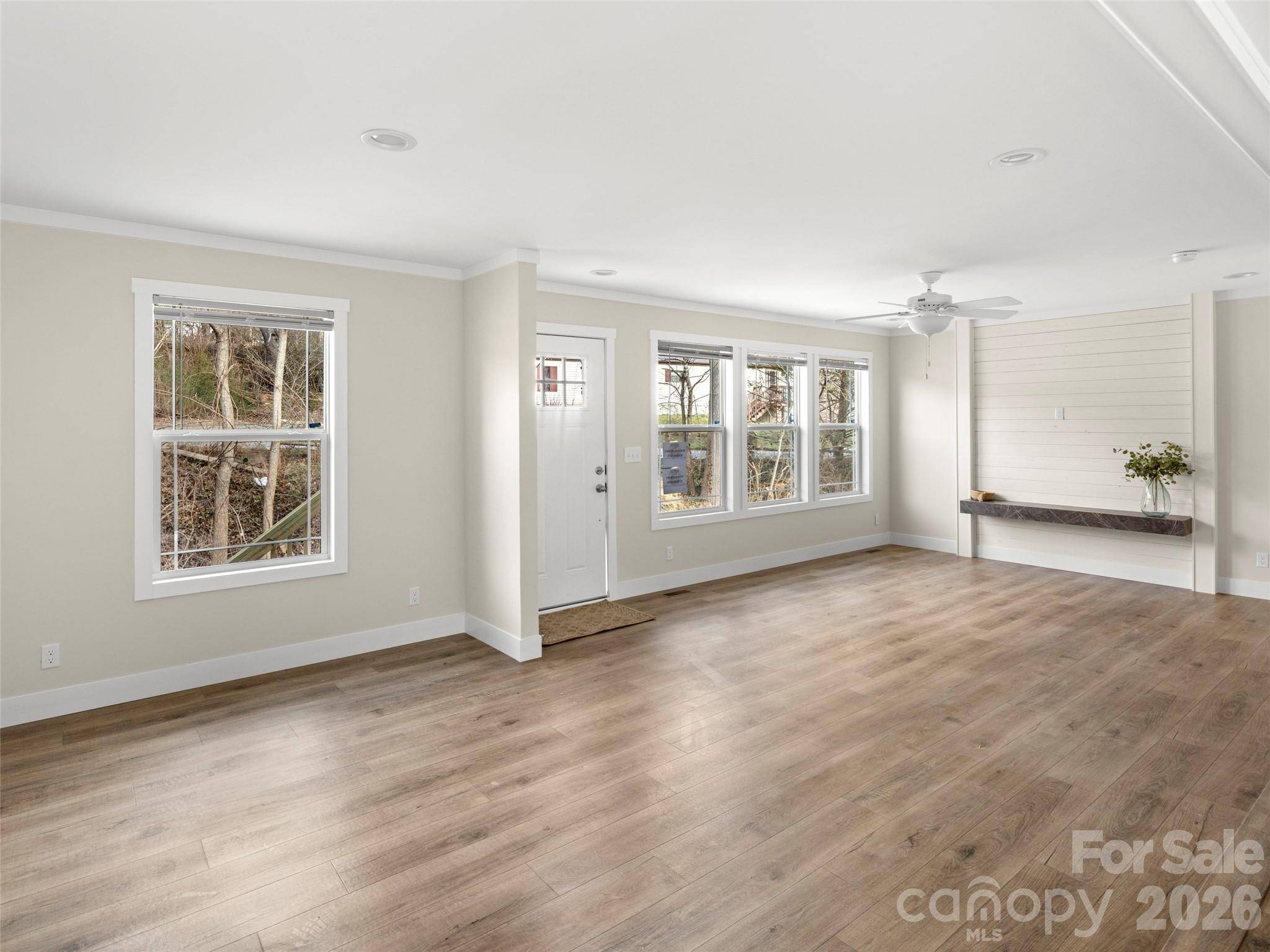 2095 Emmas Grove RD, Fairview, NC 28730