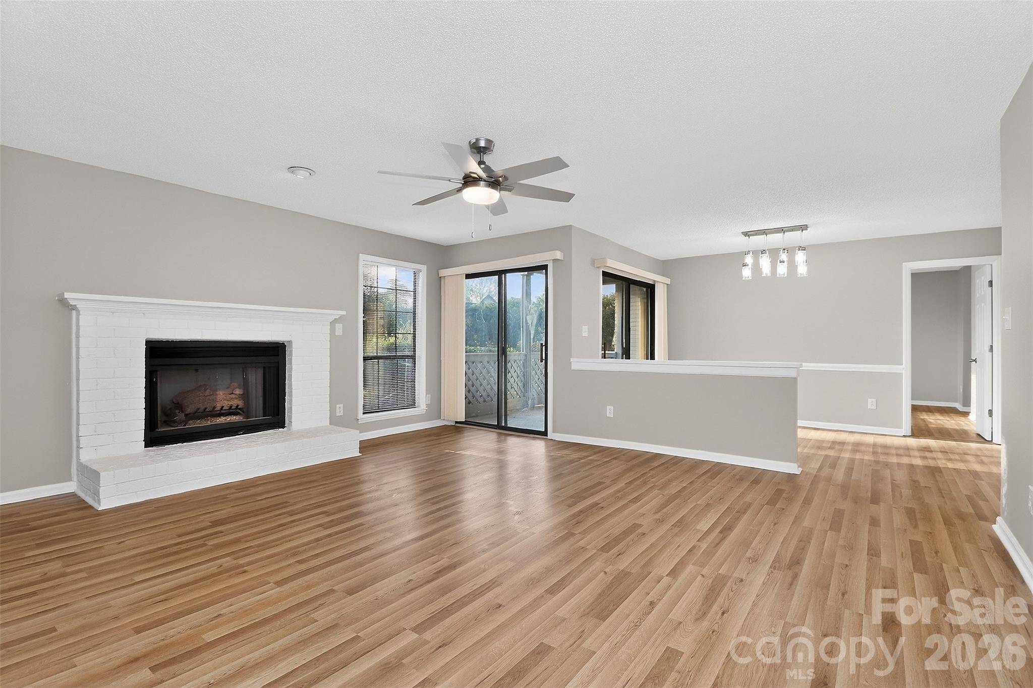 5862 Harris Grove LN, Charlotte, NC 28212