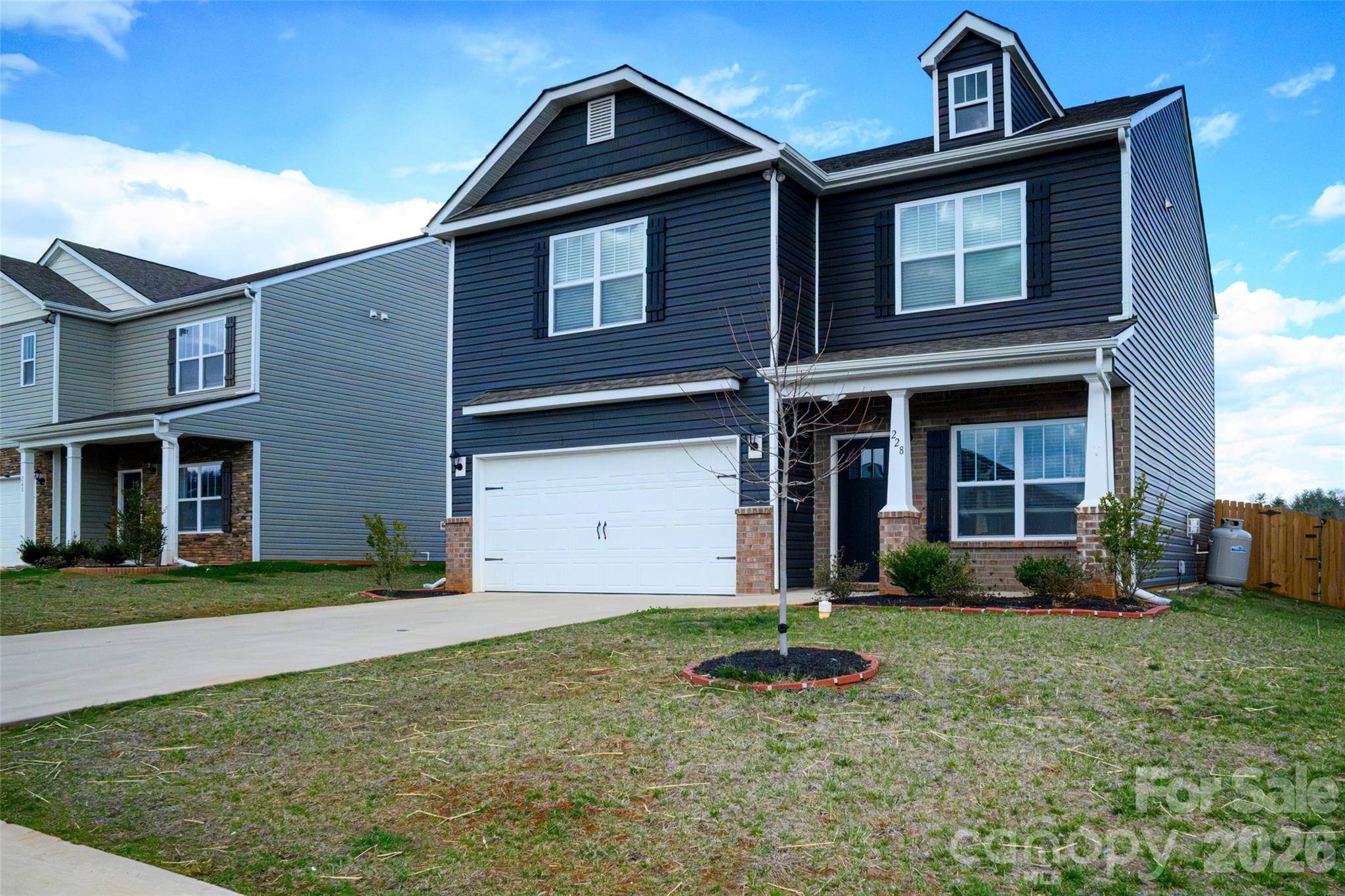 228 Ridgeview LN, Mars Hill, NC 28754