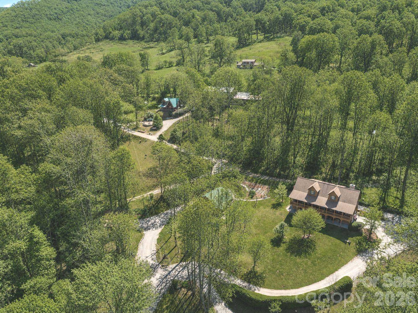89 Stump LN, Maggie Valley, NC 28751