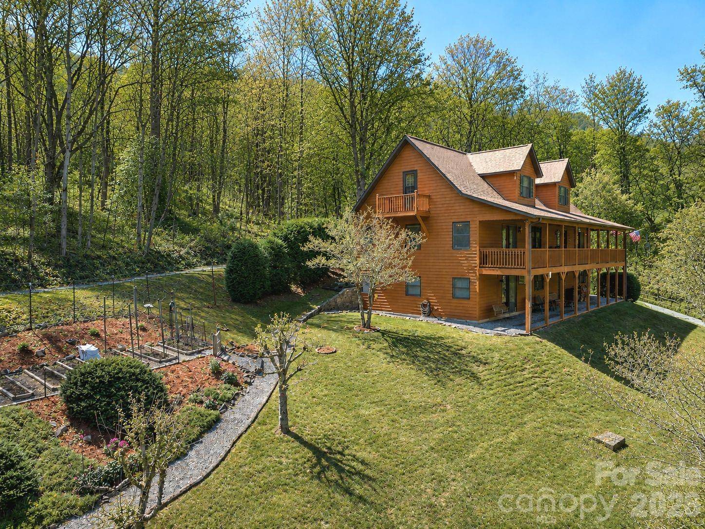 89 Stump LN, Maggie Valley, NC 28751