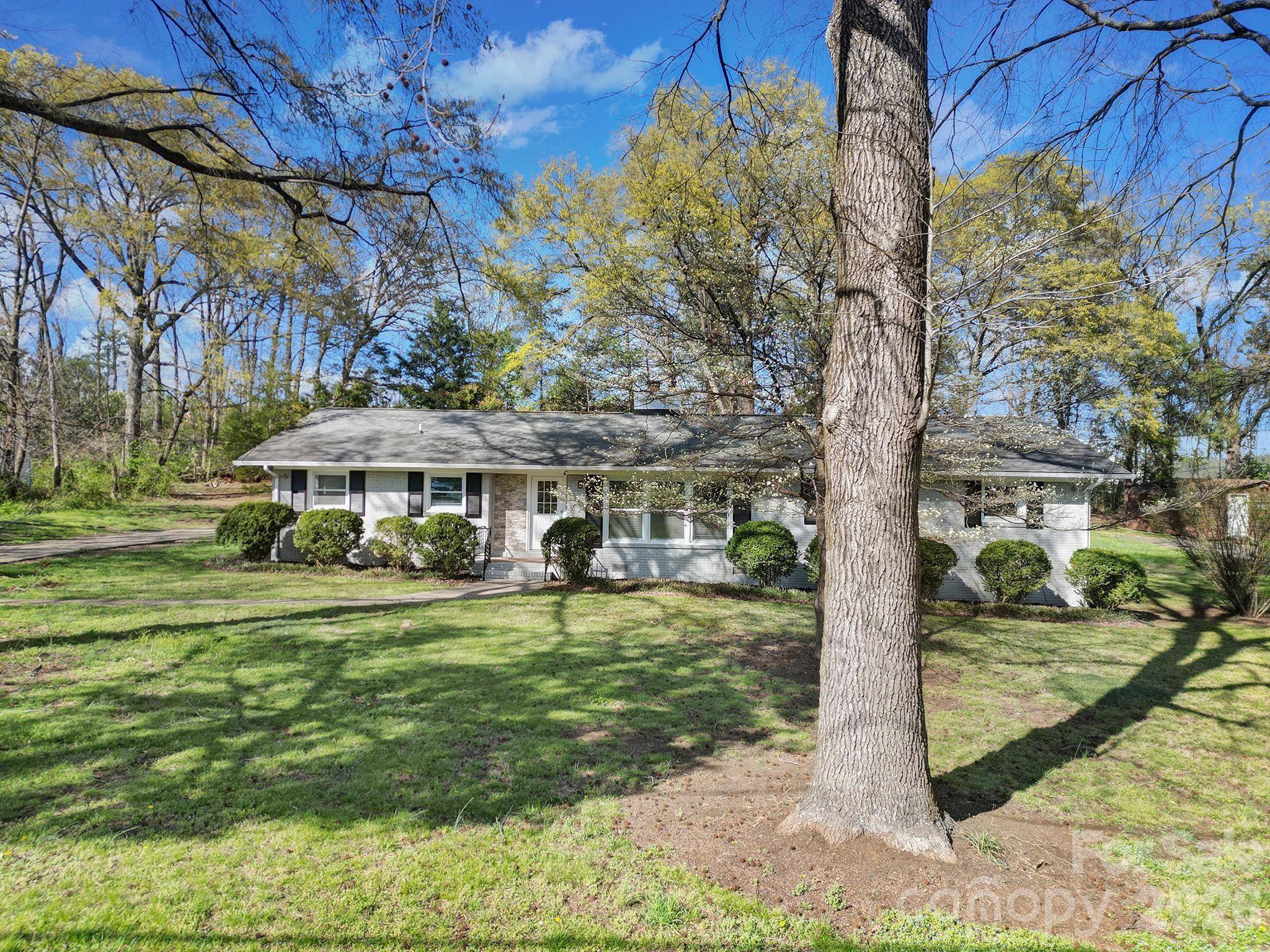 519 Amon LN, Pineville, NC 28134