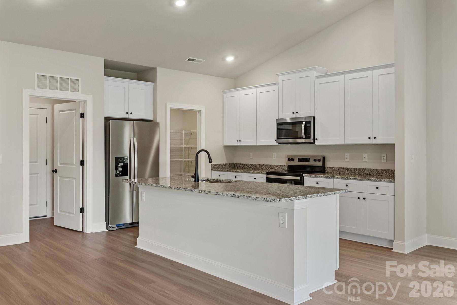 6721 Fairford DR, Charlotte, NC 28215