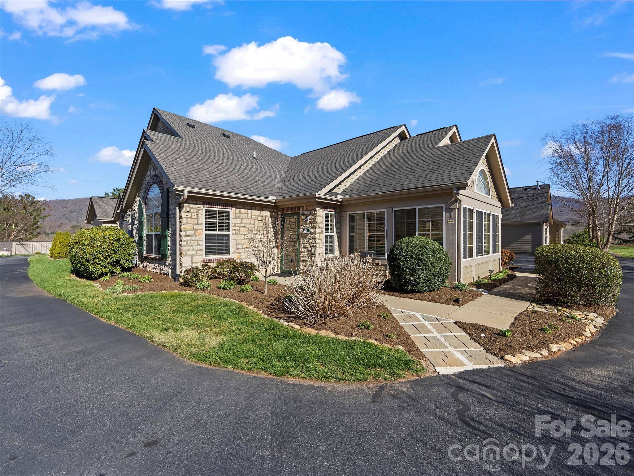 81 Outlook CIR, Swannanoa, NC 28778