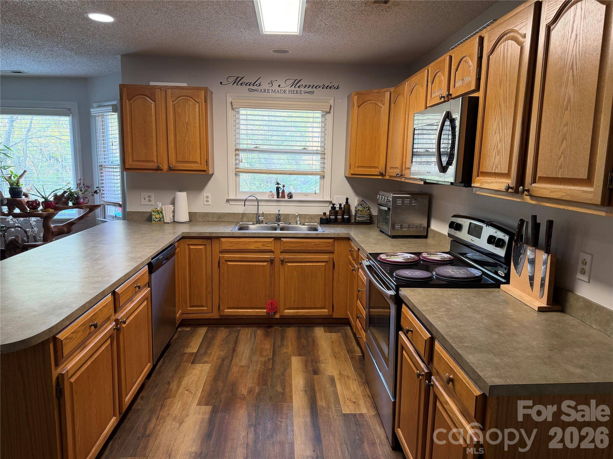7004 Forest Hills DR, Denver, NC 28037