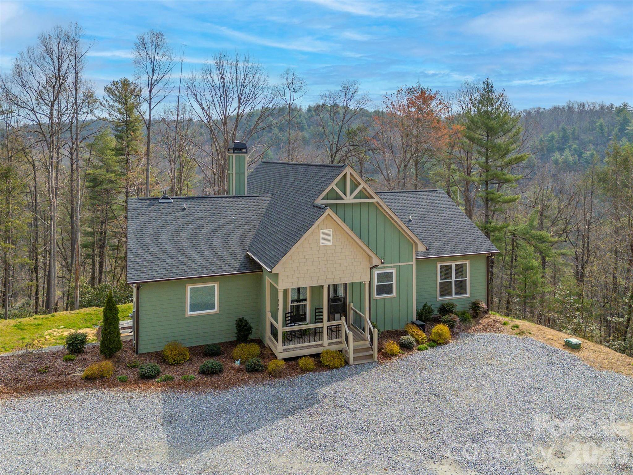 666 Never Blue RD, Flat Rock, NC 28731