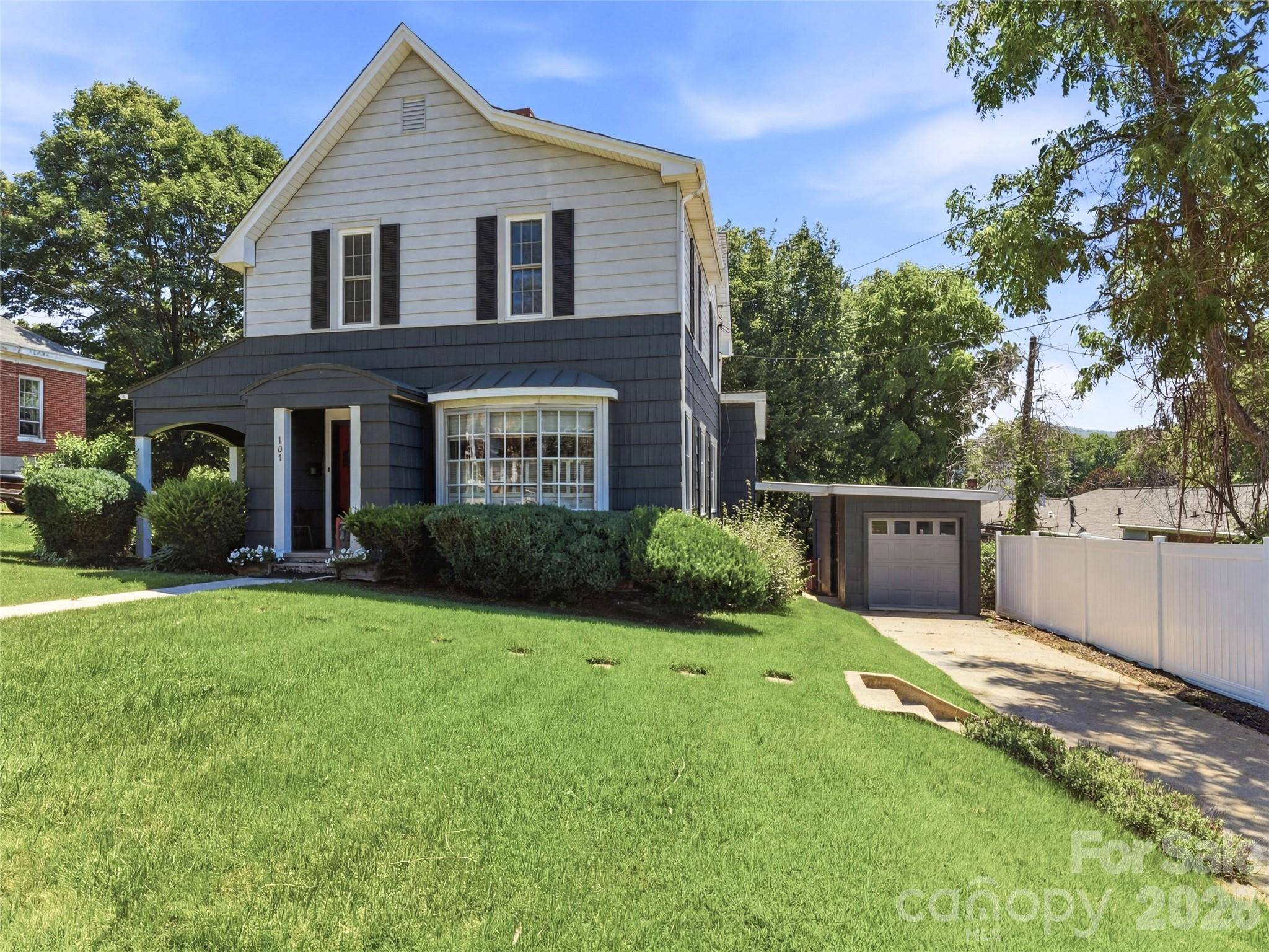 151 Hampton HTS, Canton, NC 28716