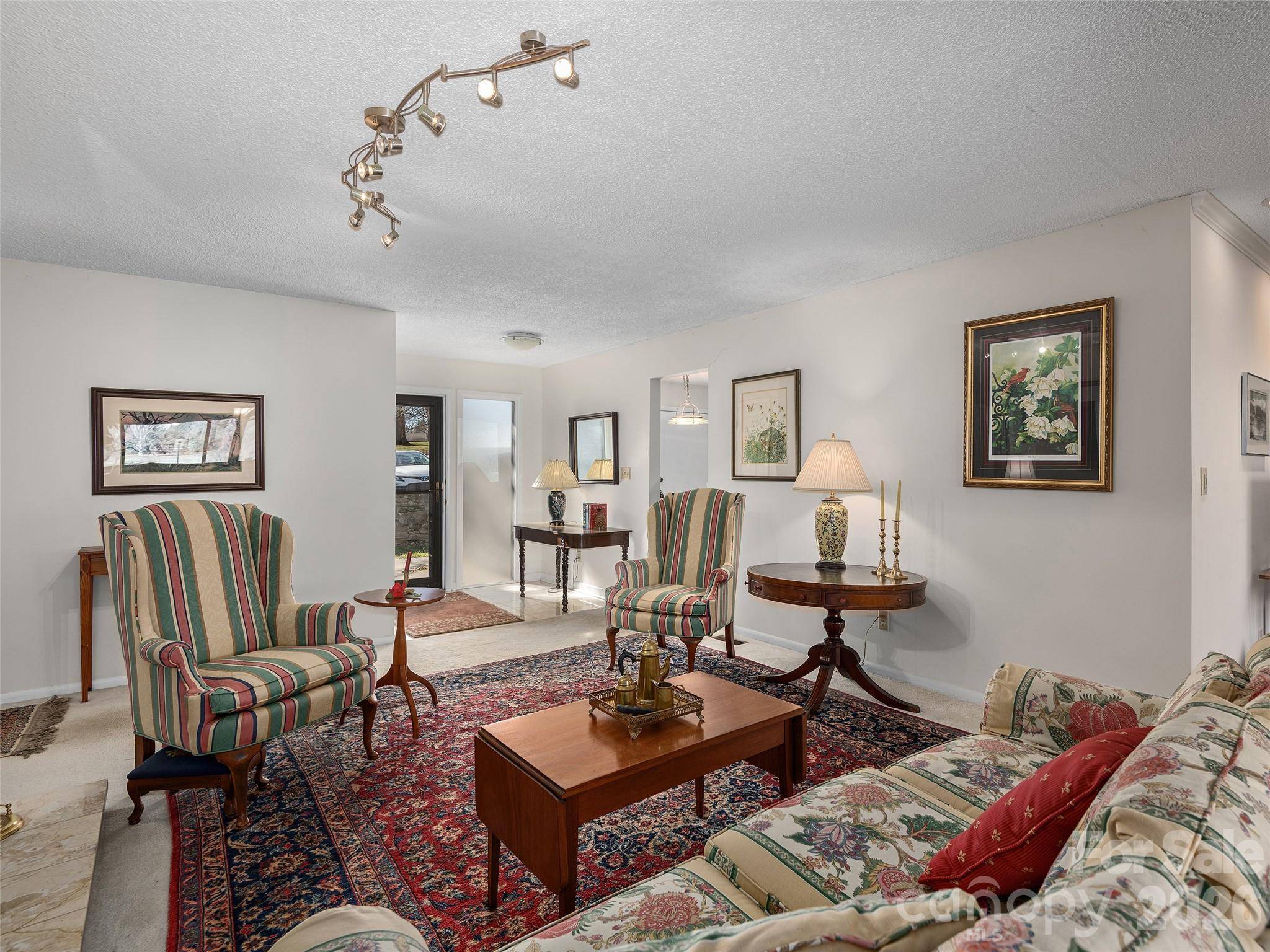 201 Crowfields DR, Asheville, NC 28803
