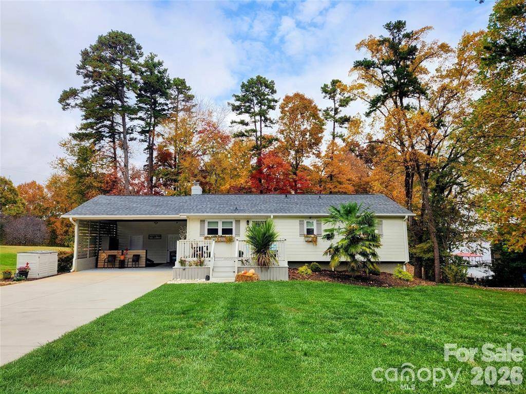 9542 Riviera DR, Sherrills Ford, NC 28673