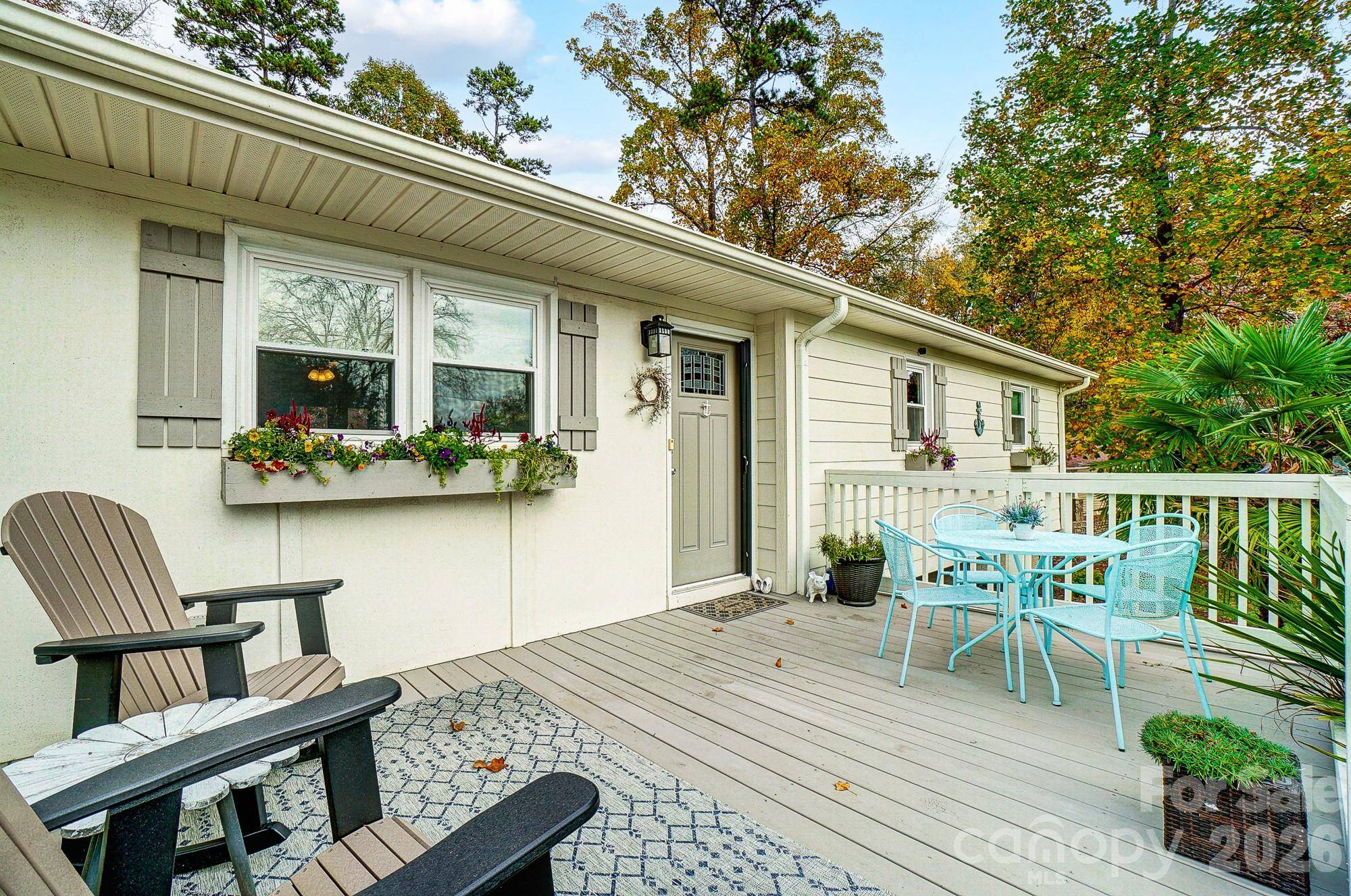 9542 Riviera DR, Sherrills Ford, NC 28673