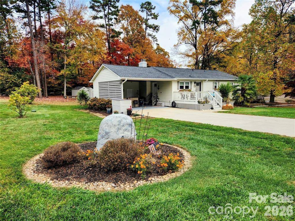 9542 Riviera DR, Sherrills Ford, NC 28673