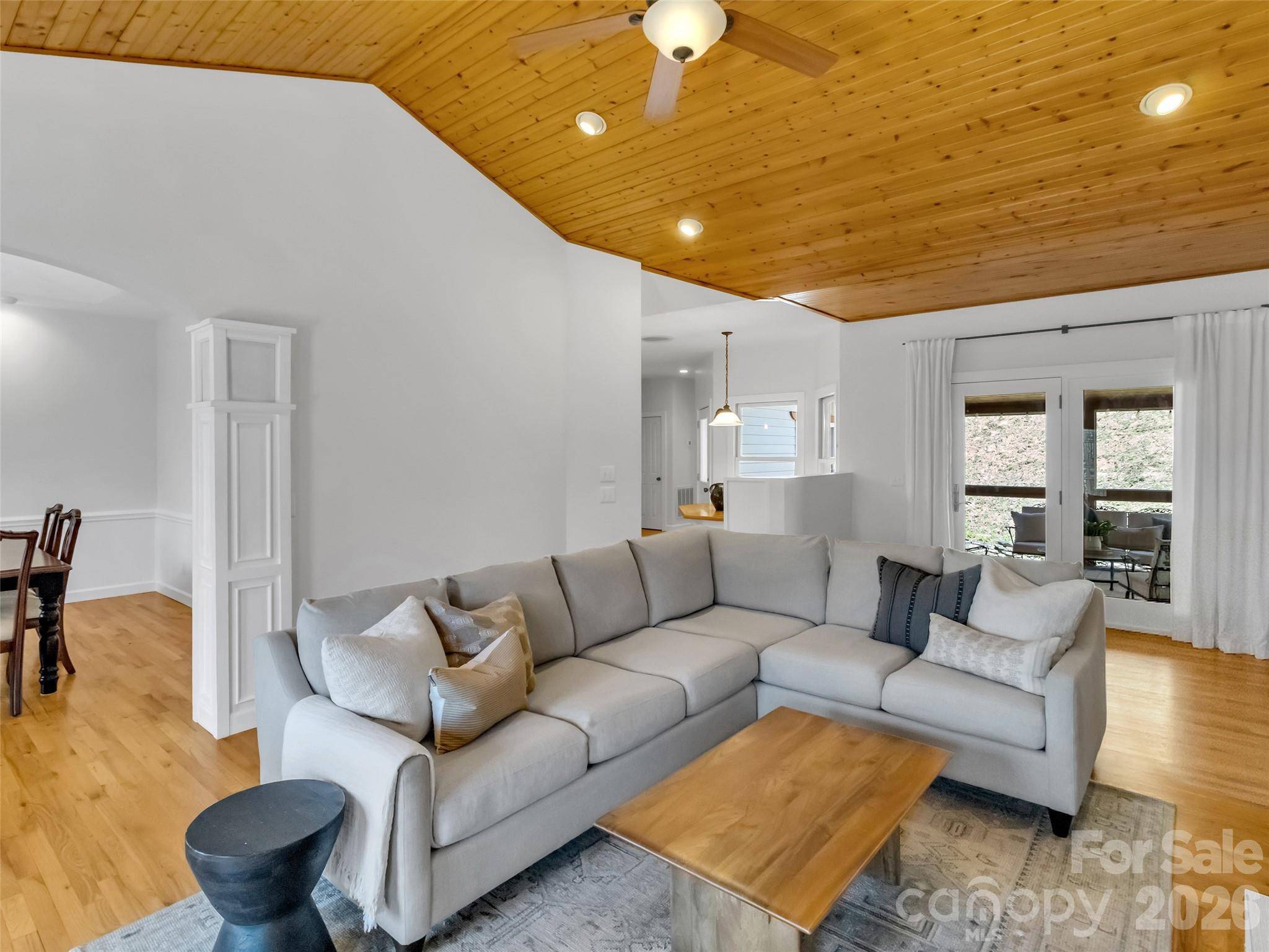 523 Brandywine RD, Waynesville, NC 28786
