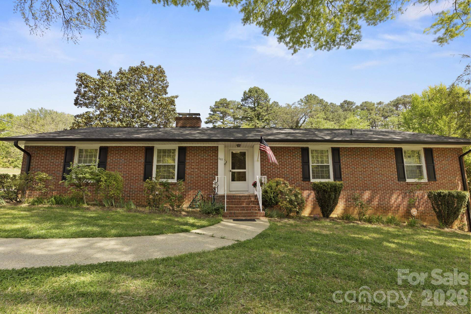 607 12th AVE NE, Hickory, NC 28601