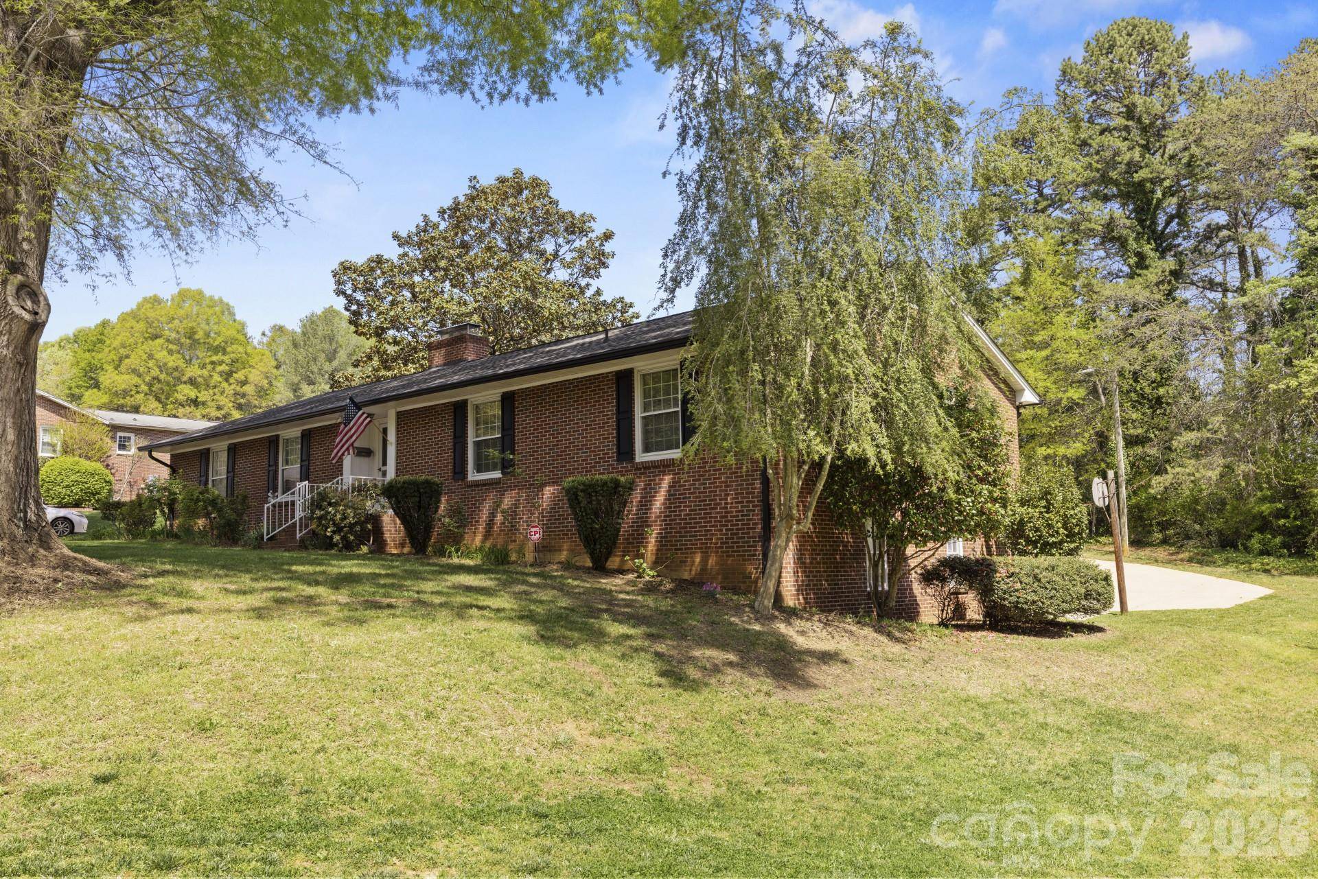607 12th AVE NE, Hickory, NC 28601