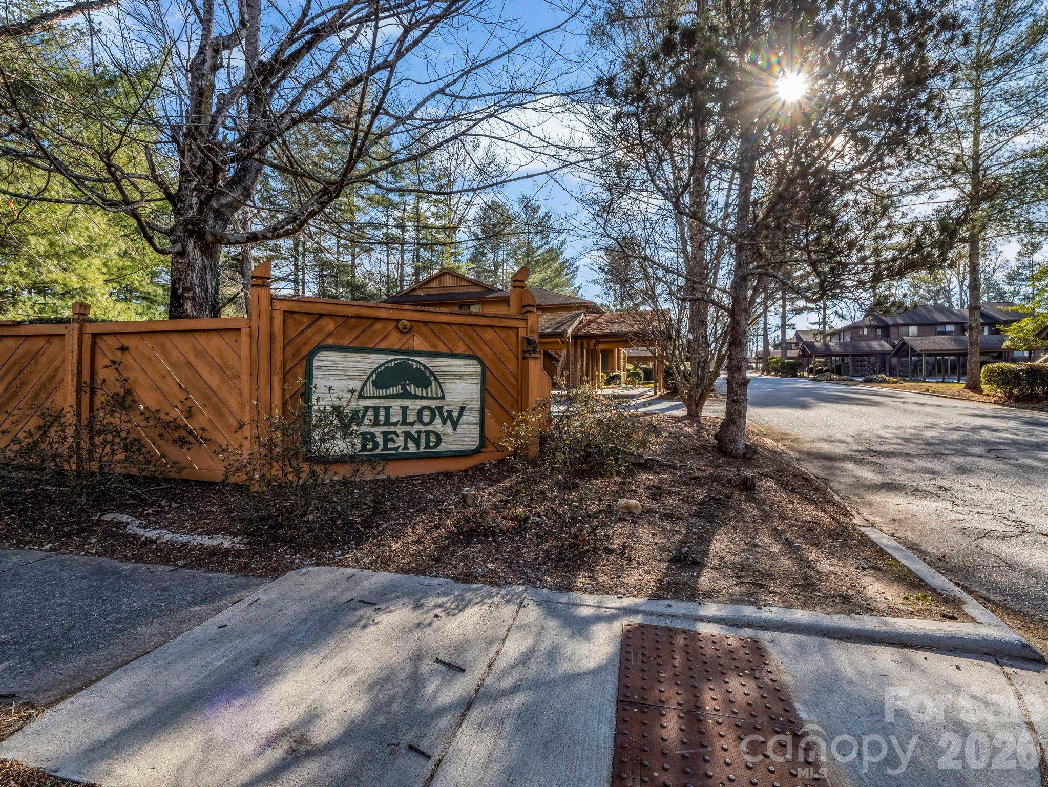 520 Courtwood LN #1-8, Hendersonville, NC 28739
