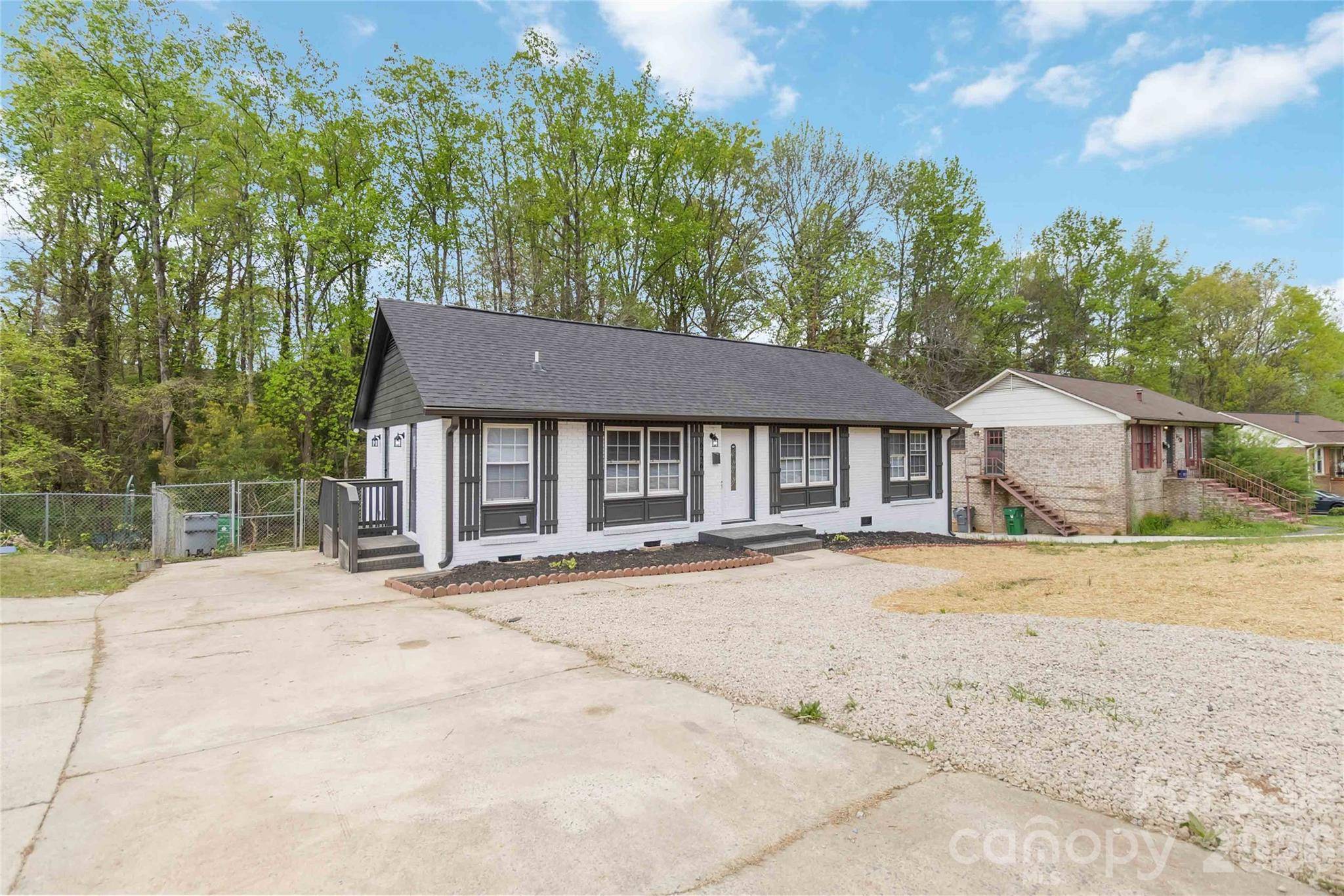 6726 Barrington DR, Charlotte, NC 28215