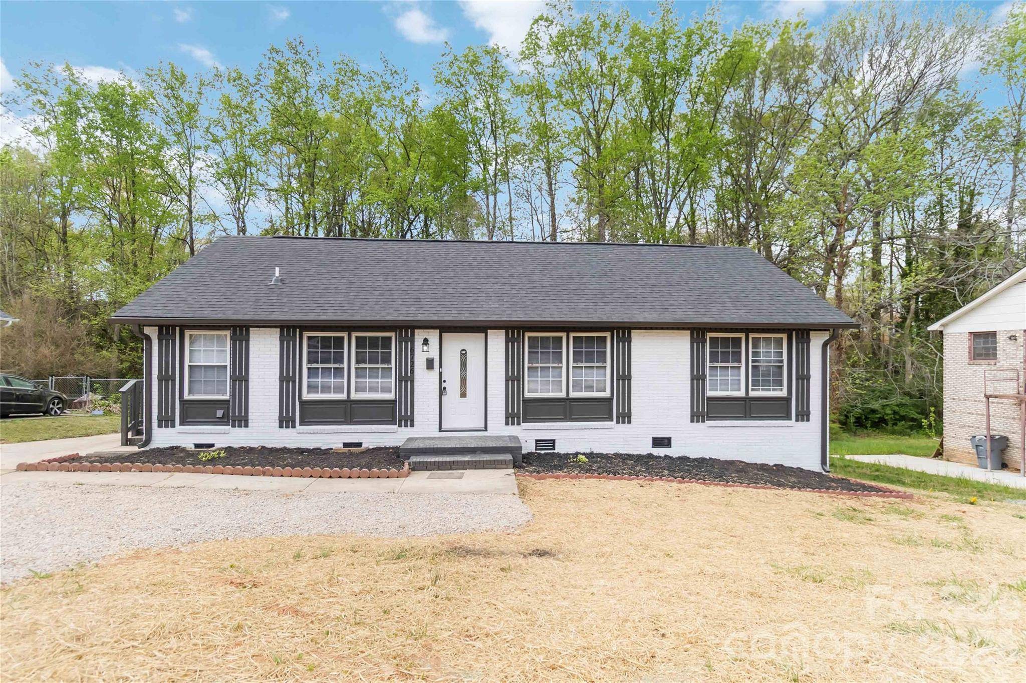 6726 Barrington DR, Charlotte, NC 28215