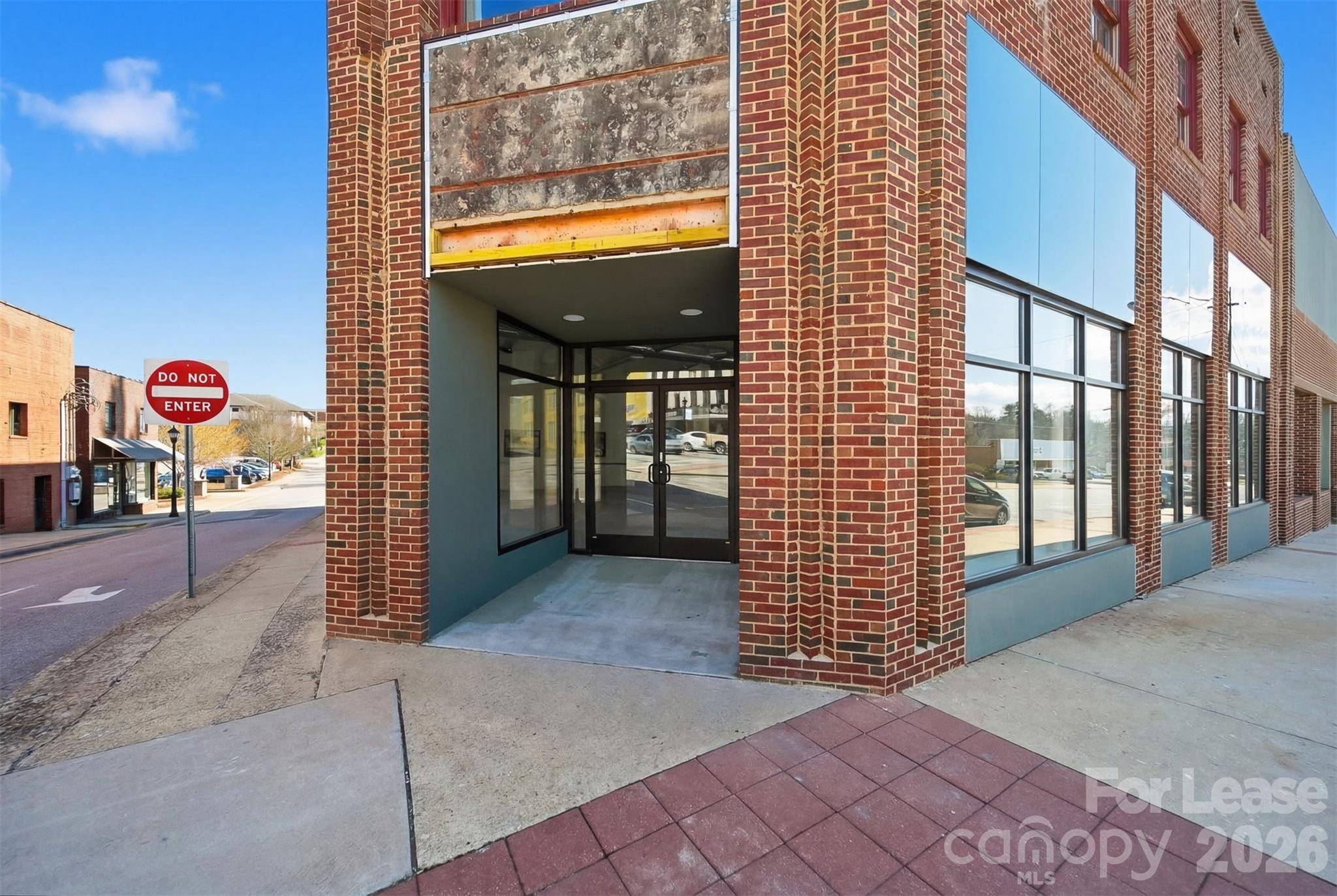 1001 W AVE NW, Lenoir, NC 28645