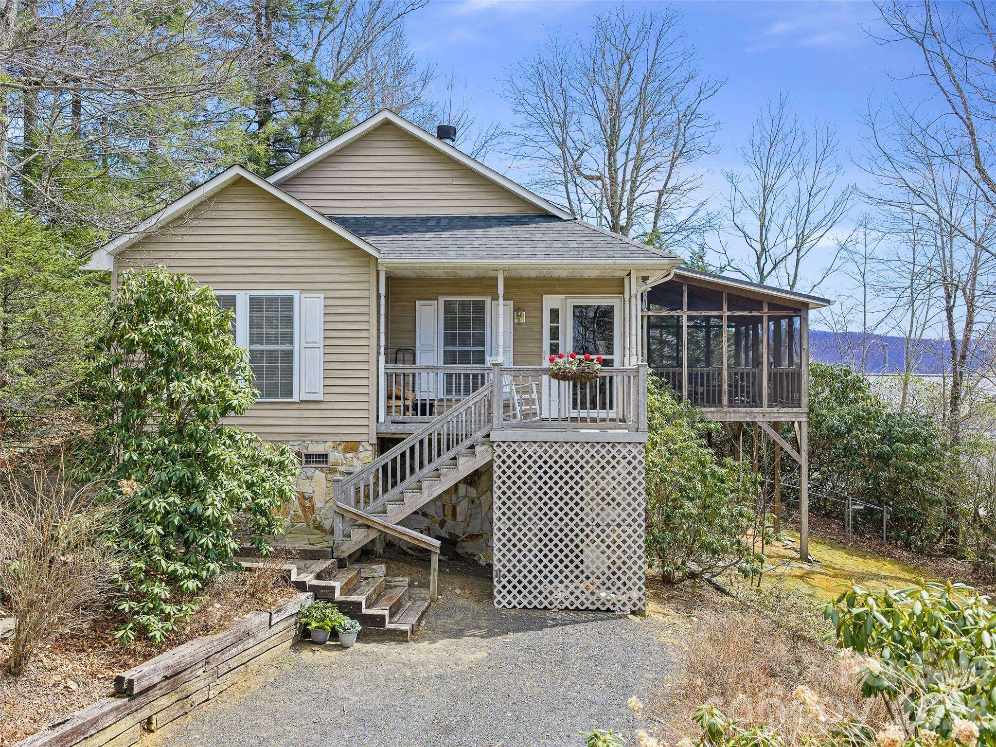 120 Wintergreen Patch LN, Burnsville, NC 28714