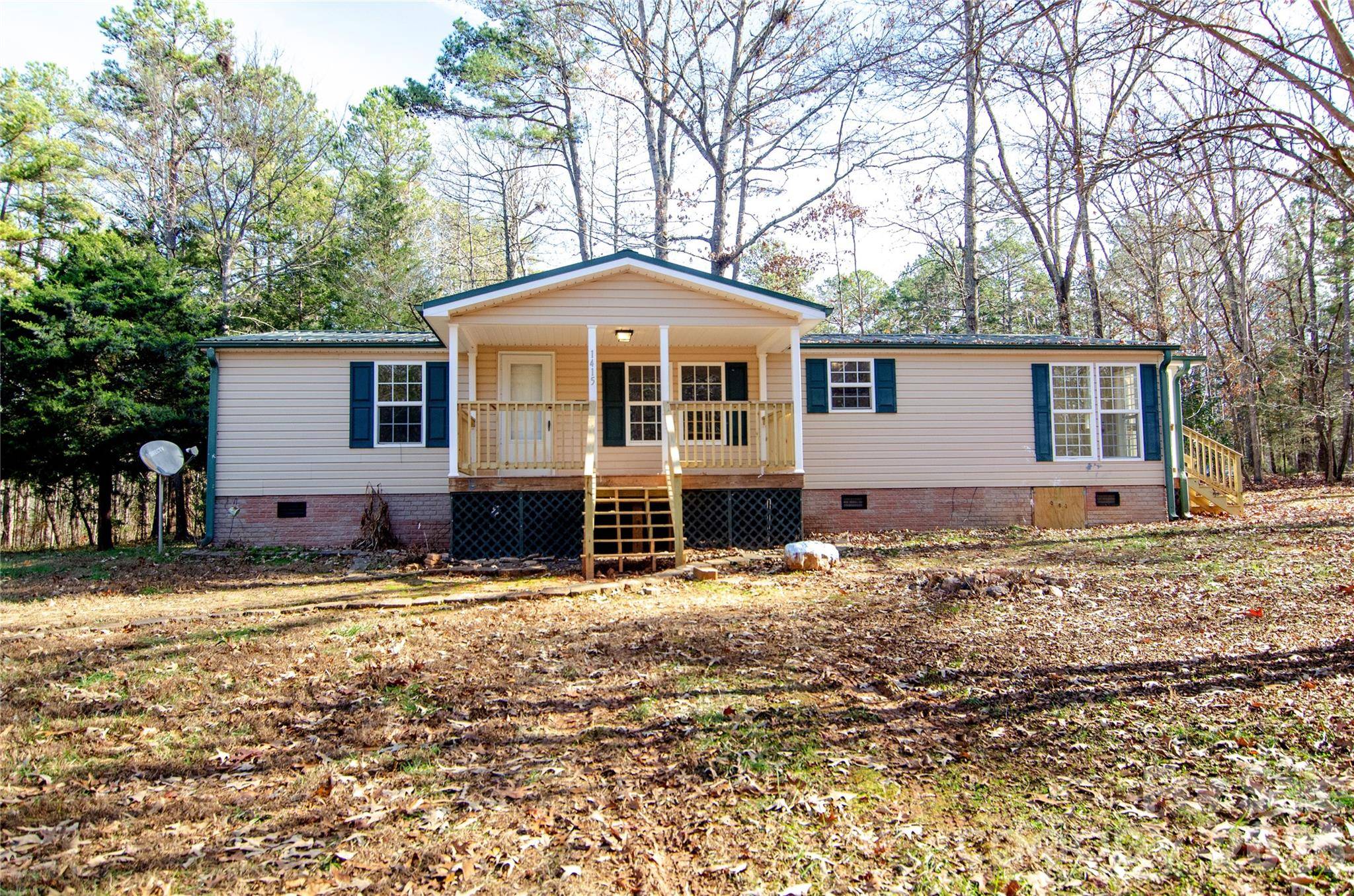 1415 Smith Woods LN, Hickory Grove, SC 29717