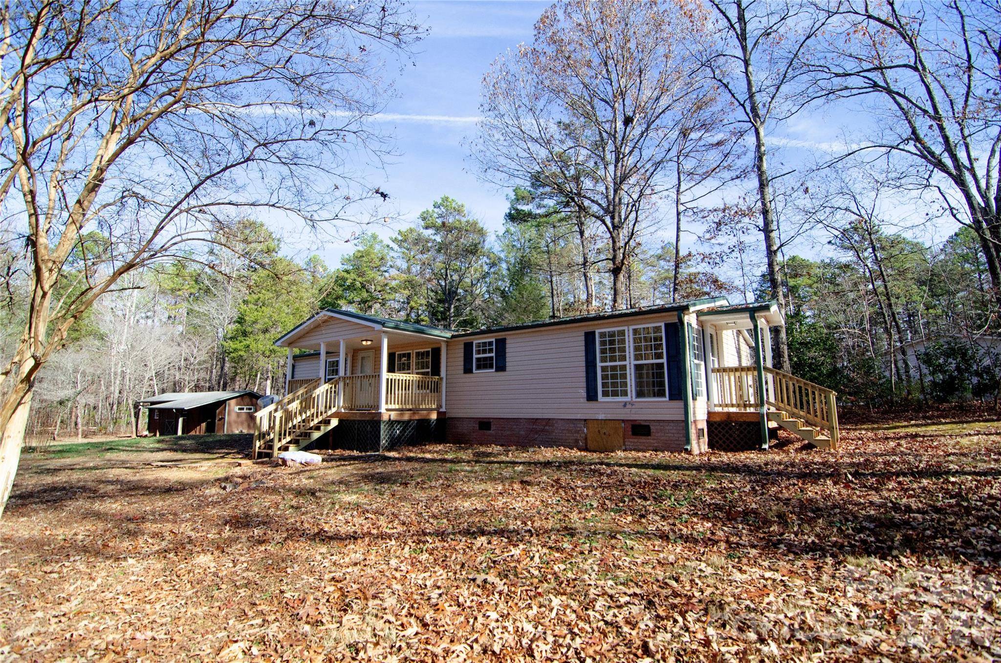 1415 Smith Woods LN, Hickory Grove, SC 29717