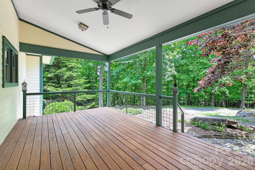 40 Walnut Ridge CIR, Brevard, NC 28712