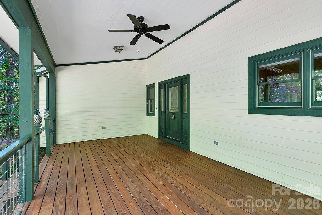 40 Walnut Ridge CIR, Brevard, NC 28712