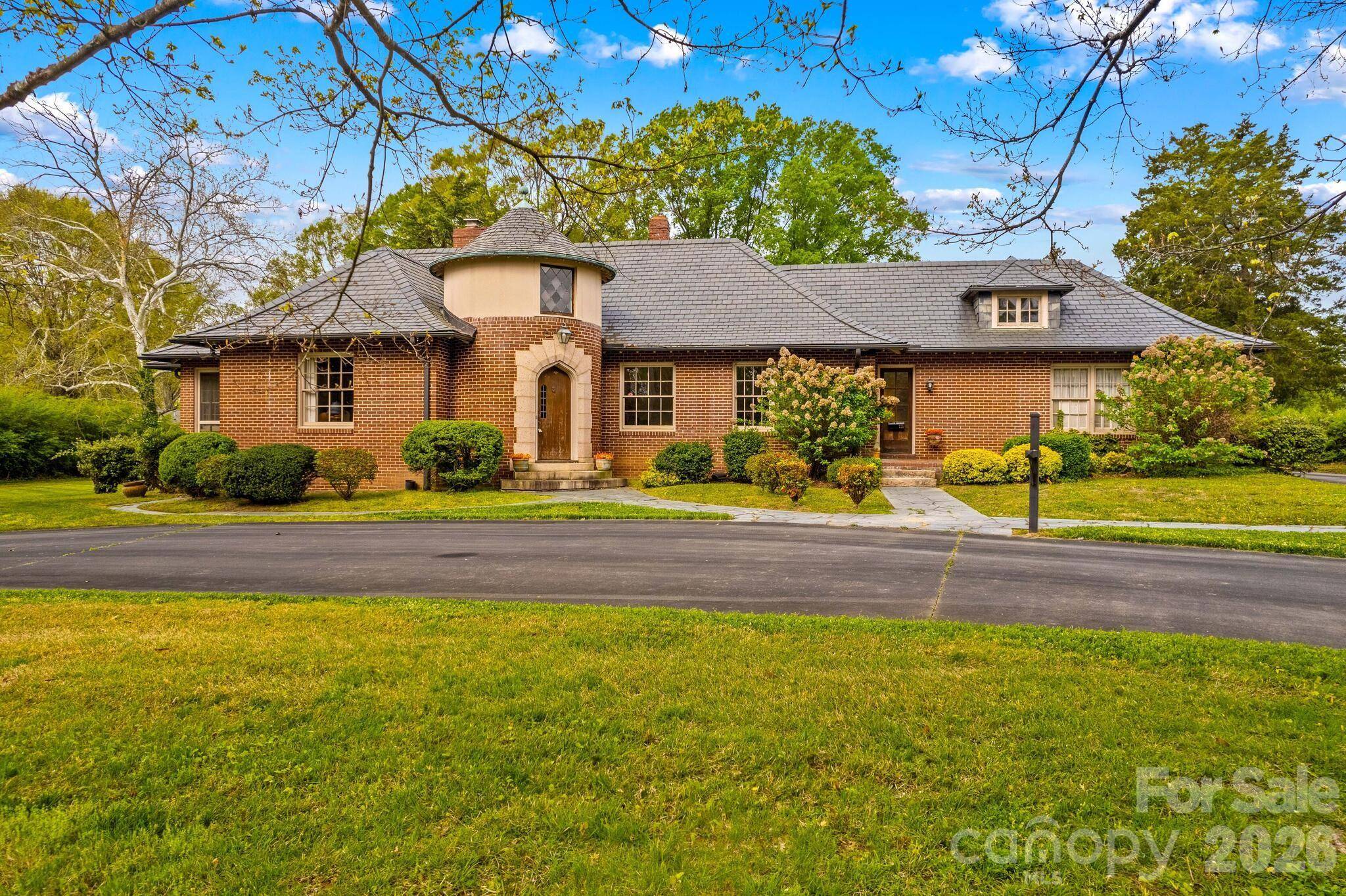 725 Mocksville AVE, Salisbury, NC 28144