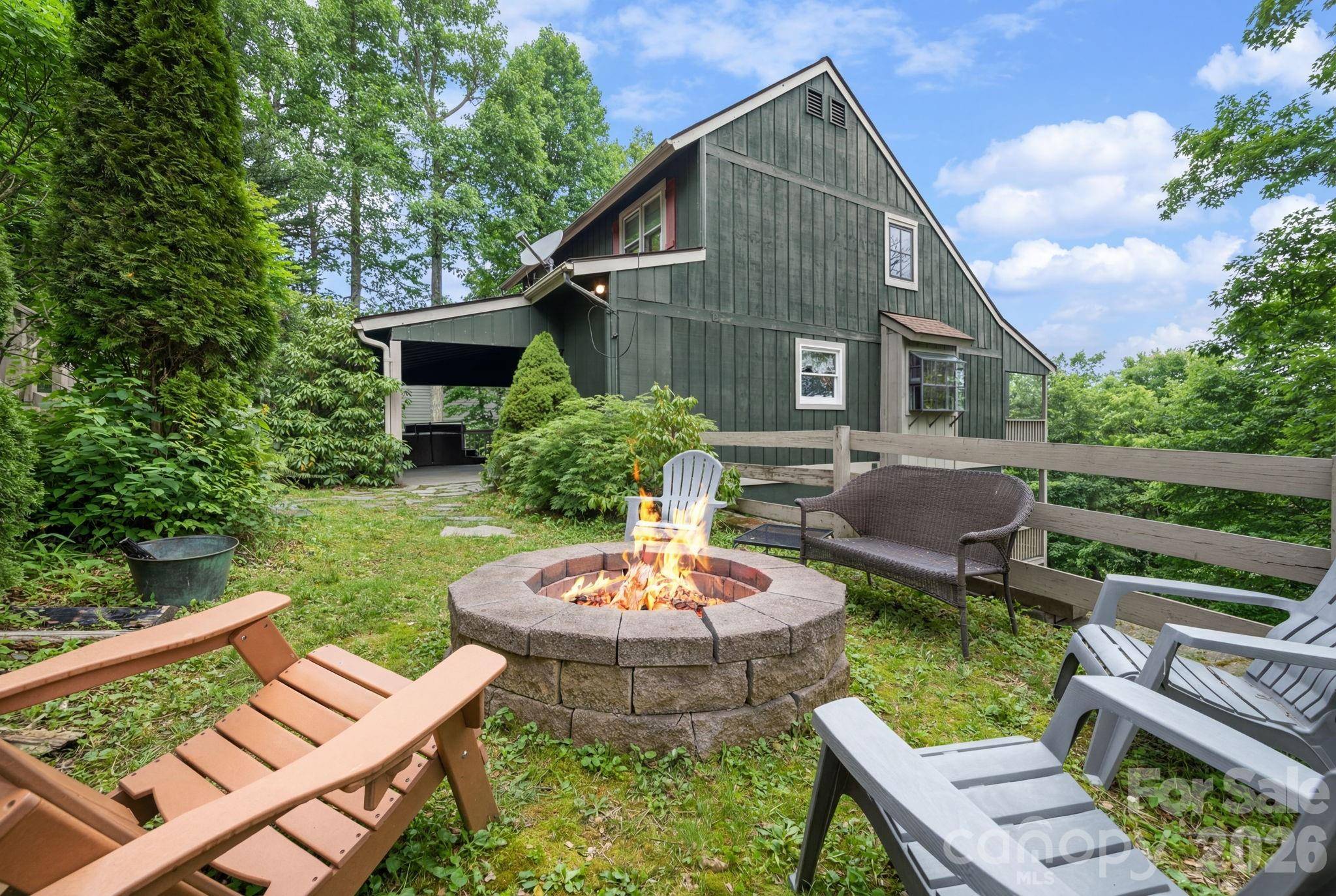 173 Chipmunk LN, Blowing Rock, NC 28605