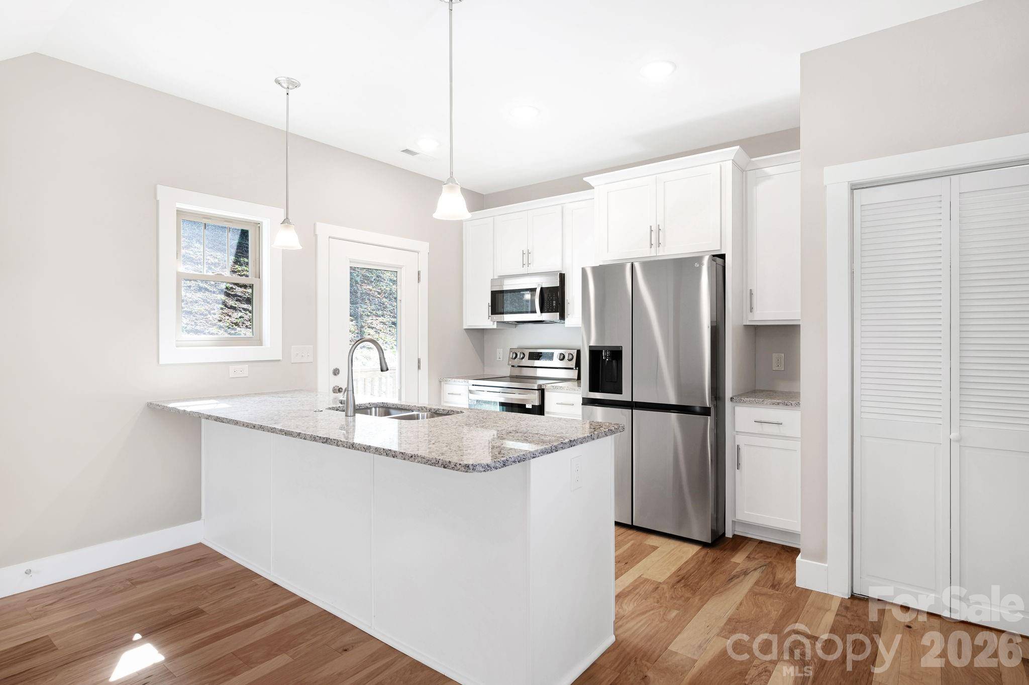 92 Wheeler RD, Weaverville, NC 28787