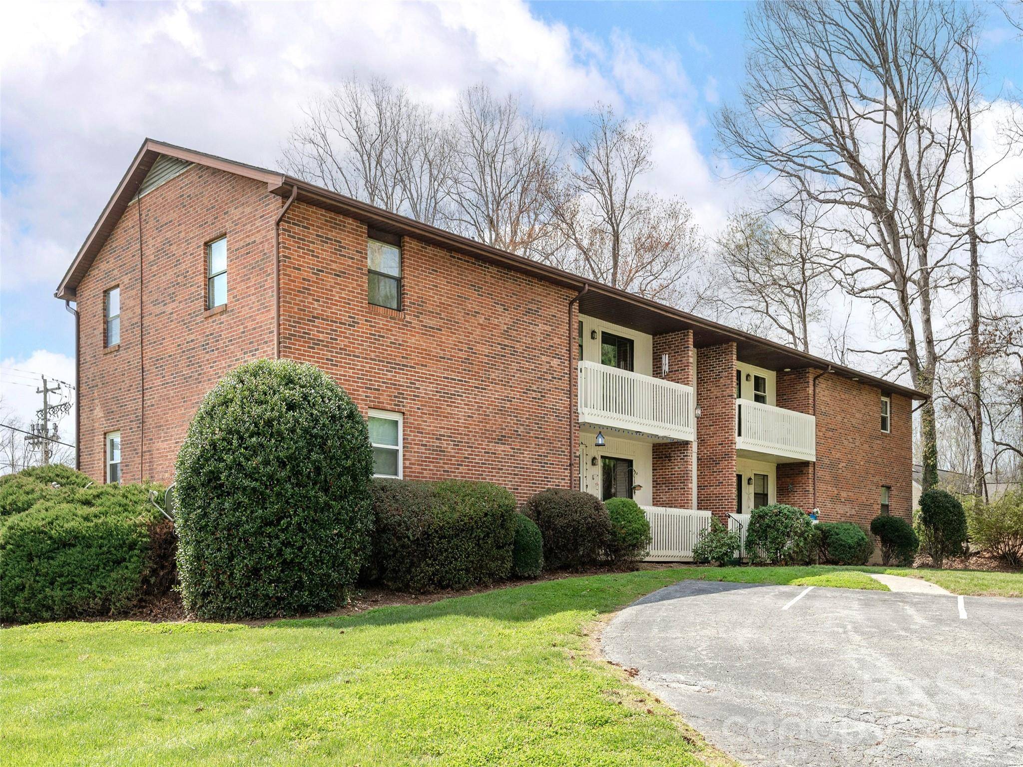 103 Oakwood PL #4, Hendersonville, NC 28792