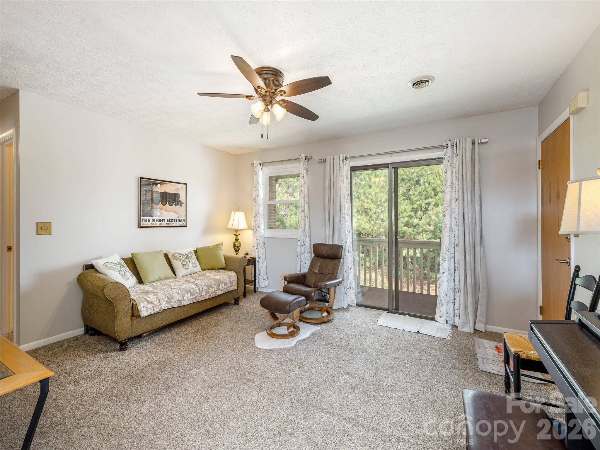 103 Oakwood PL #4, Hendersonville, NC 28792