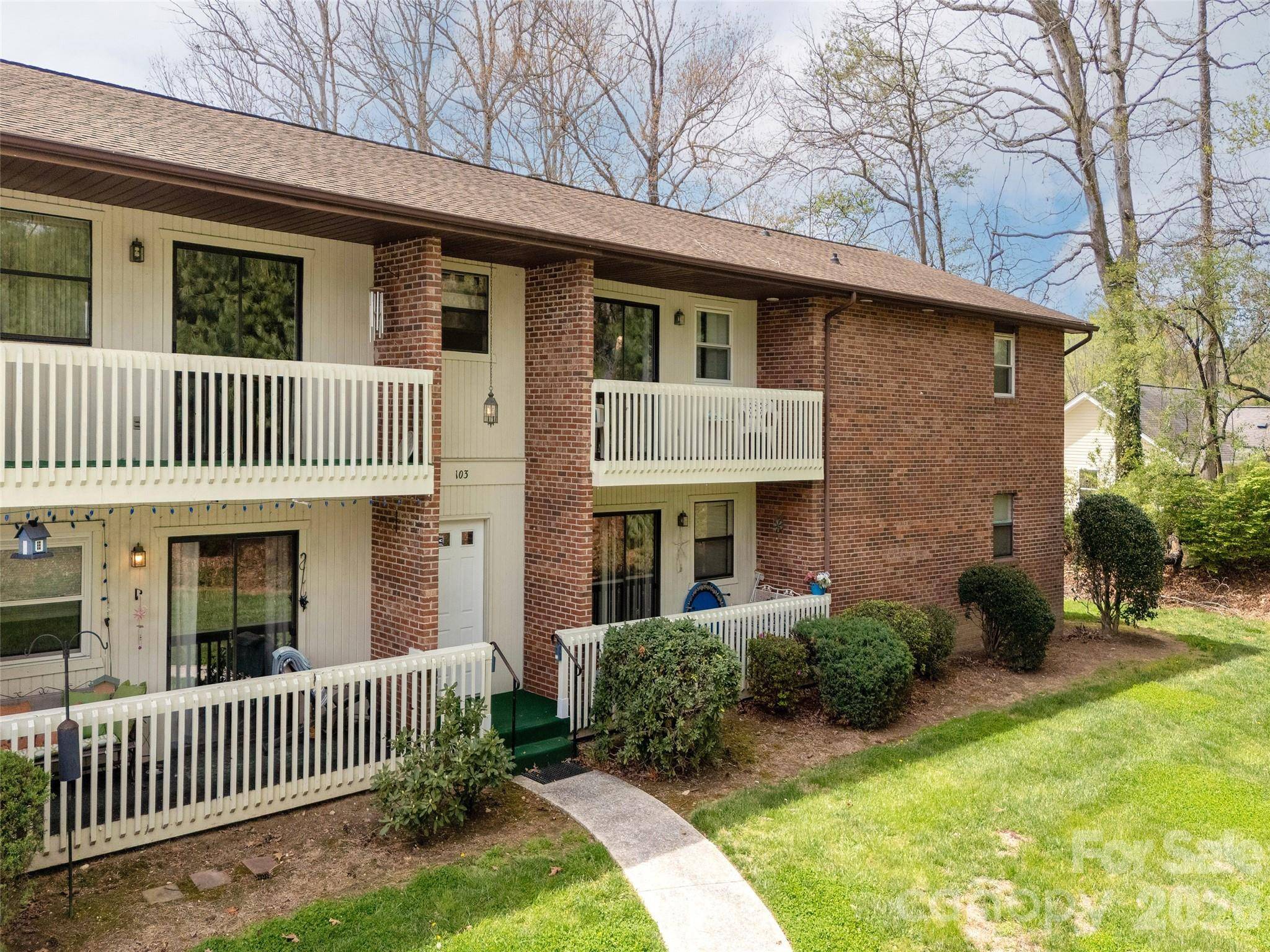 103 Oakwood PL #4, Hendersonville, NC 28792