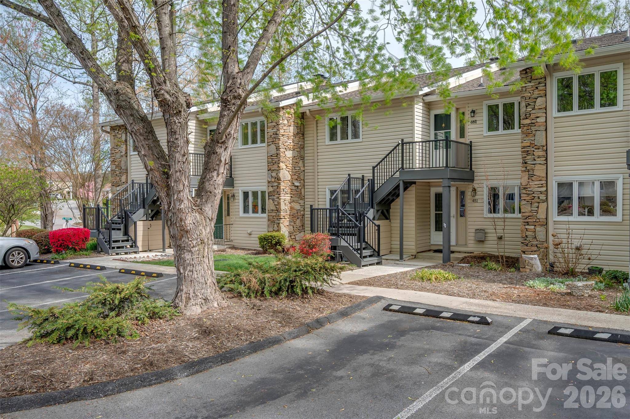 451 Britton Creek DR, Hendersonville, NC 28791