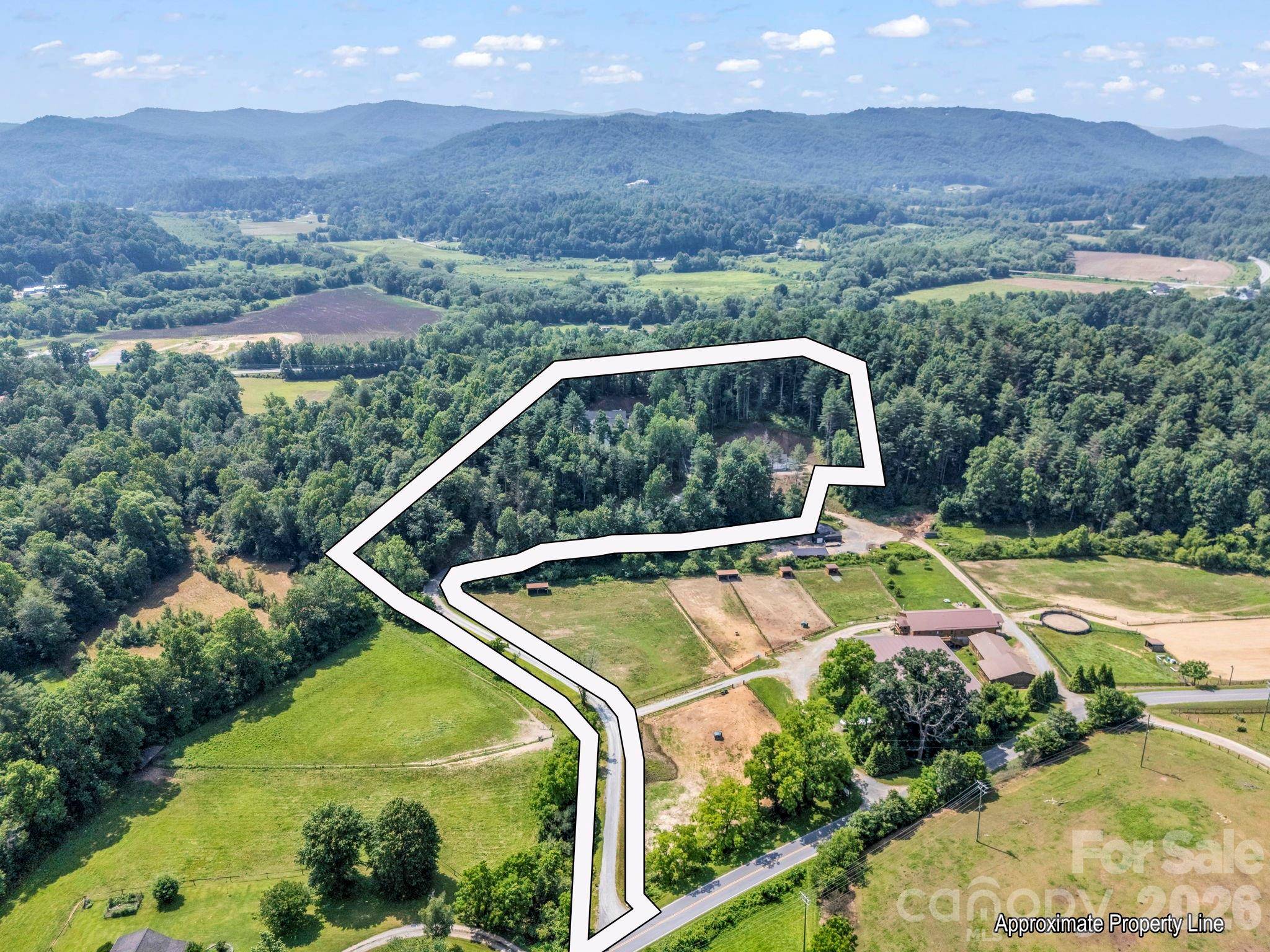 5717 Turnpike RD, Horse Shoe, NC 28742