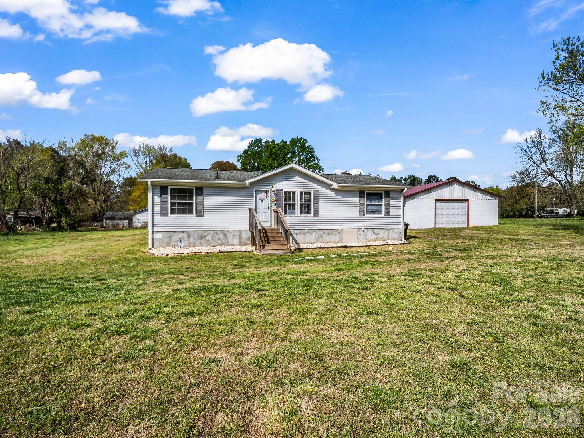 208 Oak DR, Shelby, NC 28150
