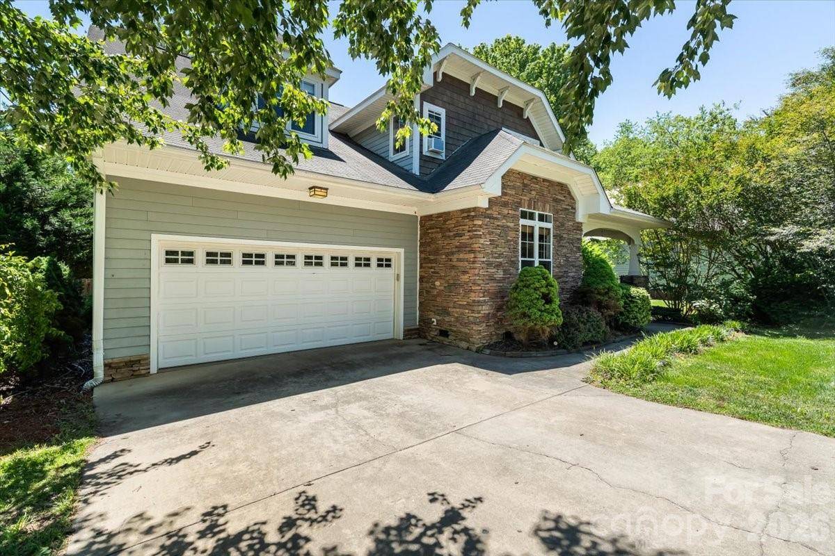 126 Carolina Bluebird LOOP, Arden, NC 28704