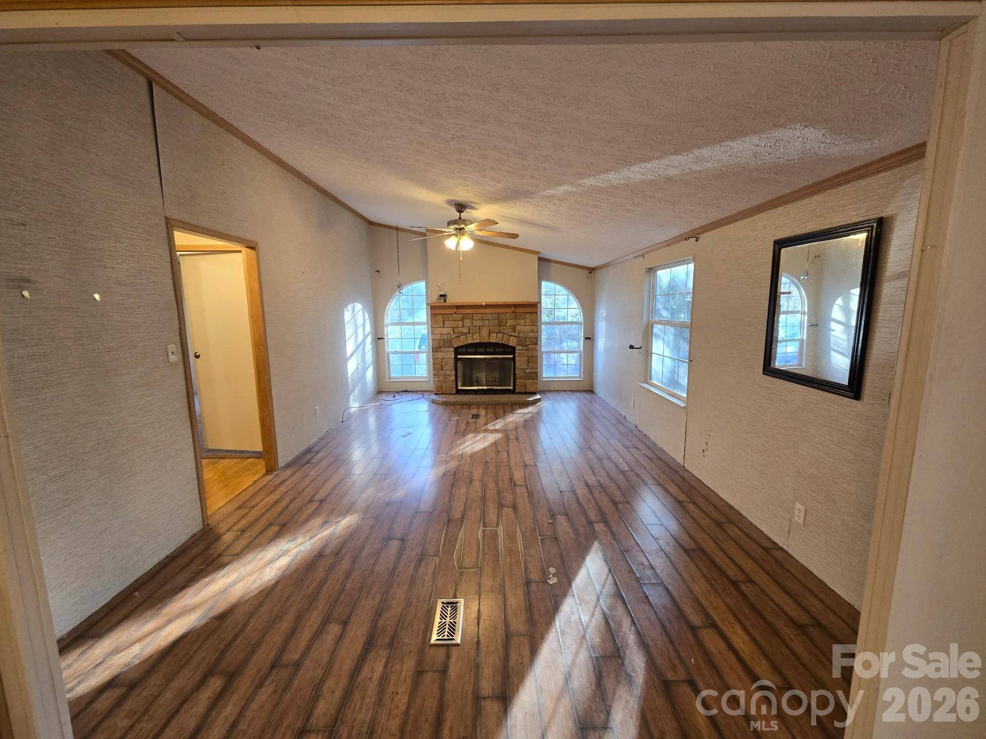 6 Woodland ST, Spruce Pine, NC 28777