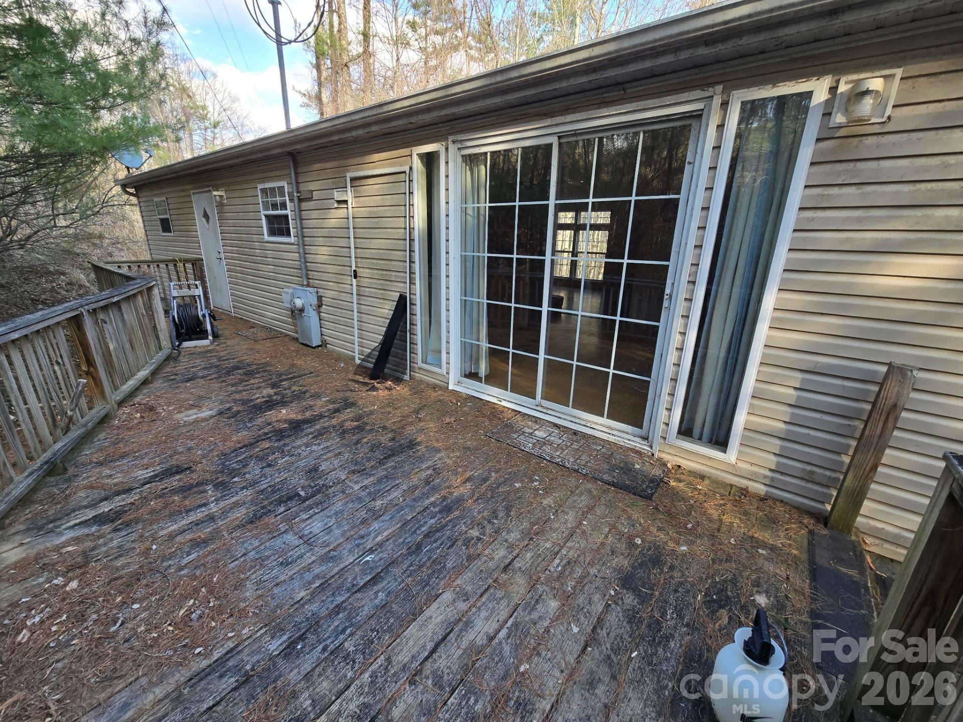 6 Woodland ST, Spruce Pine, NC 28777