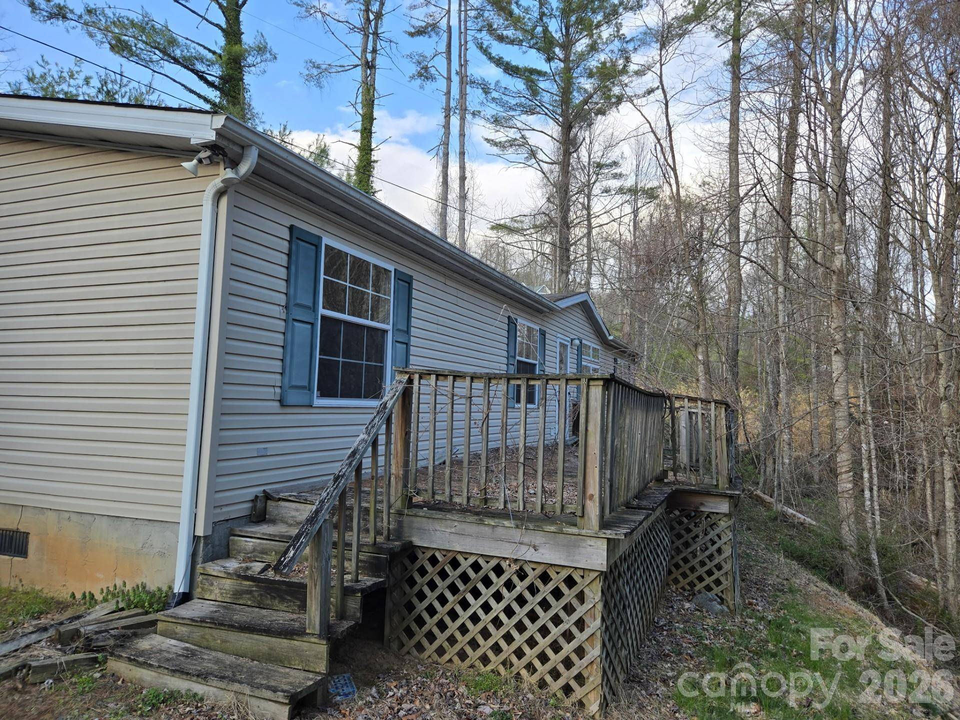 6 Woodland ST, Spruce Pine, NC 28777